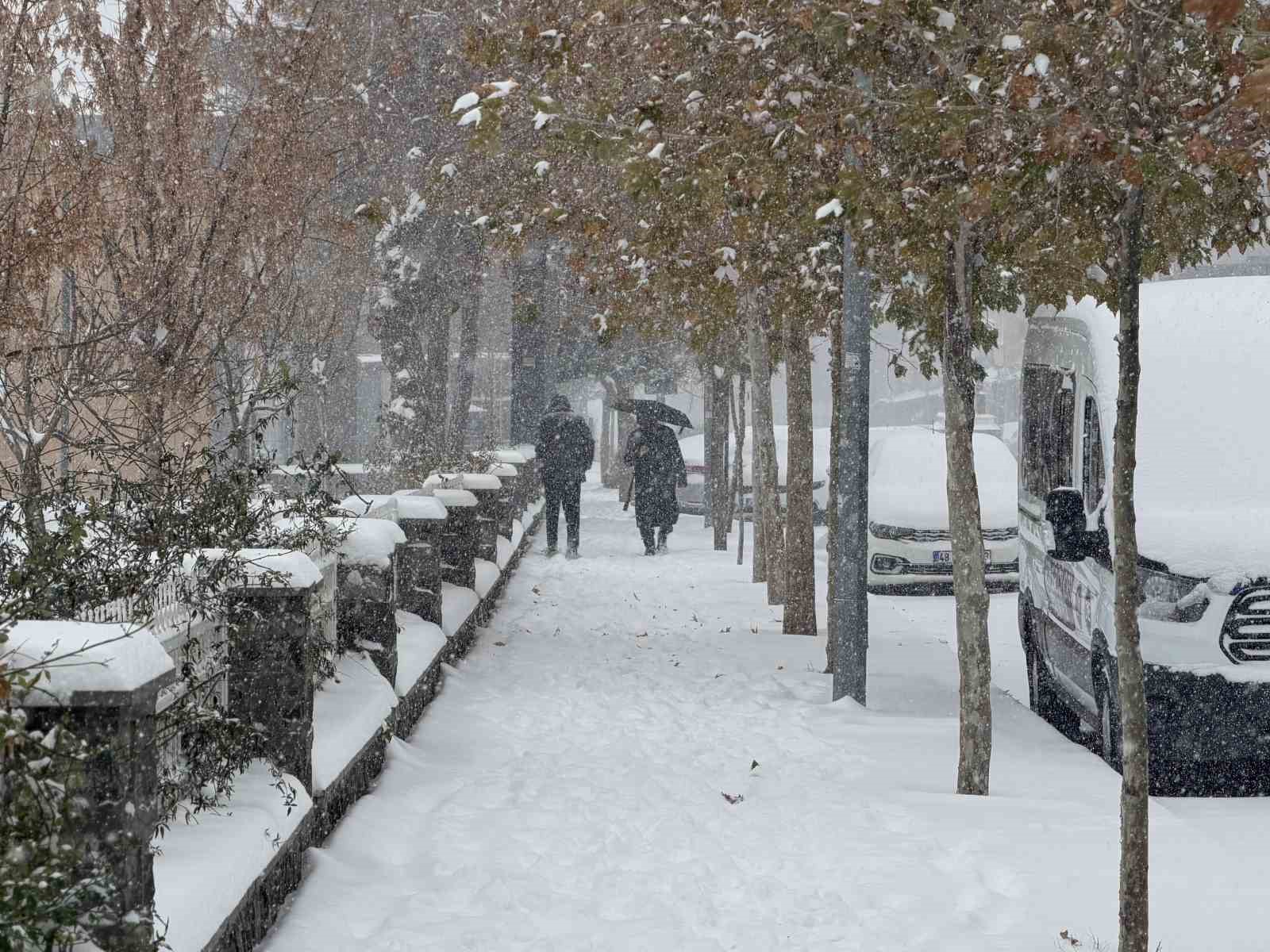 Siverek’te kar yağışı sonrası kazalar peş peşe geldi

