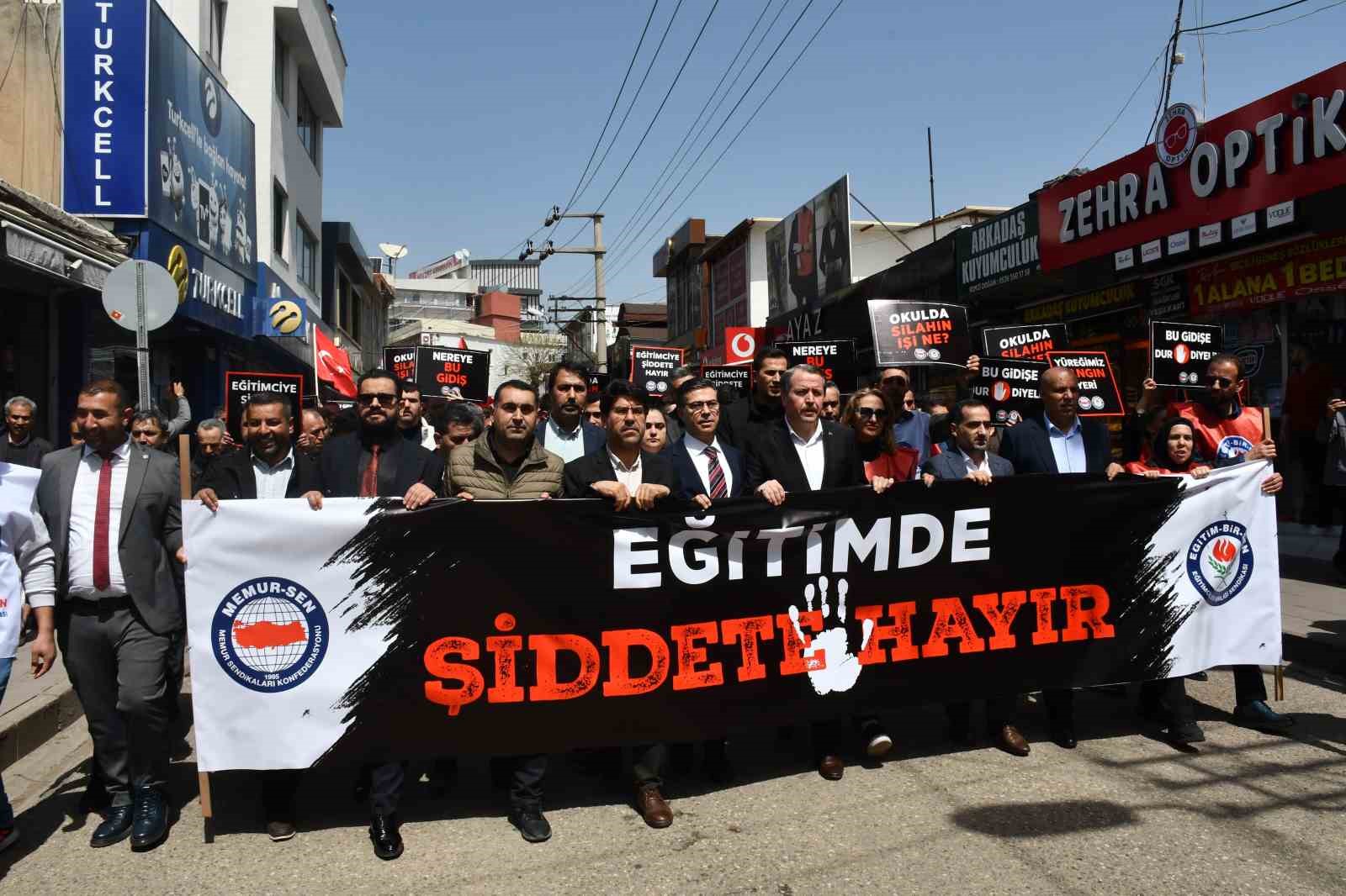 Siverek’te okul saldırısına tepki
Siverek’te okul saldırısına tepki