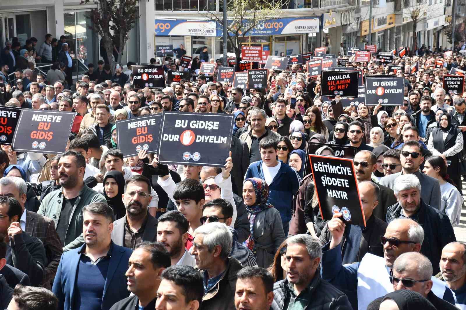 Siverek’te okul saldırısına tepki
Siverek’te okul saldırısına tepki