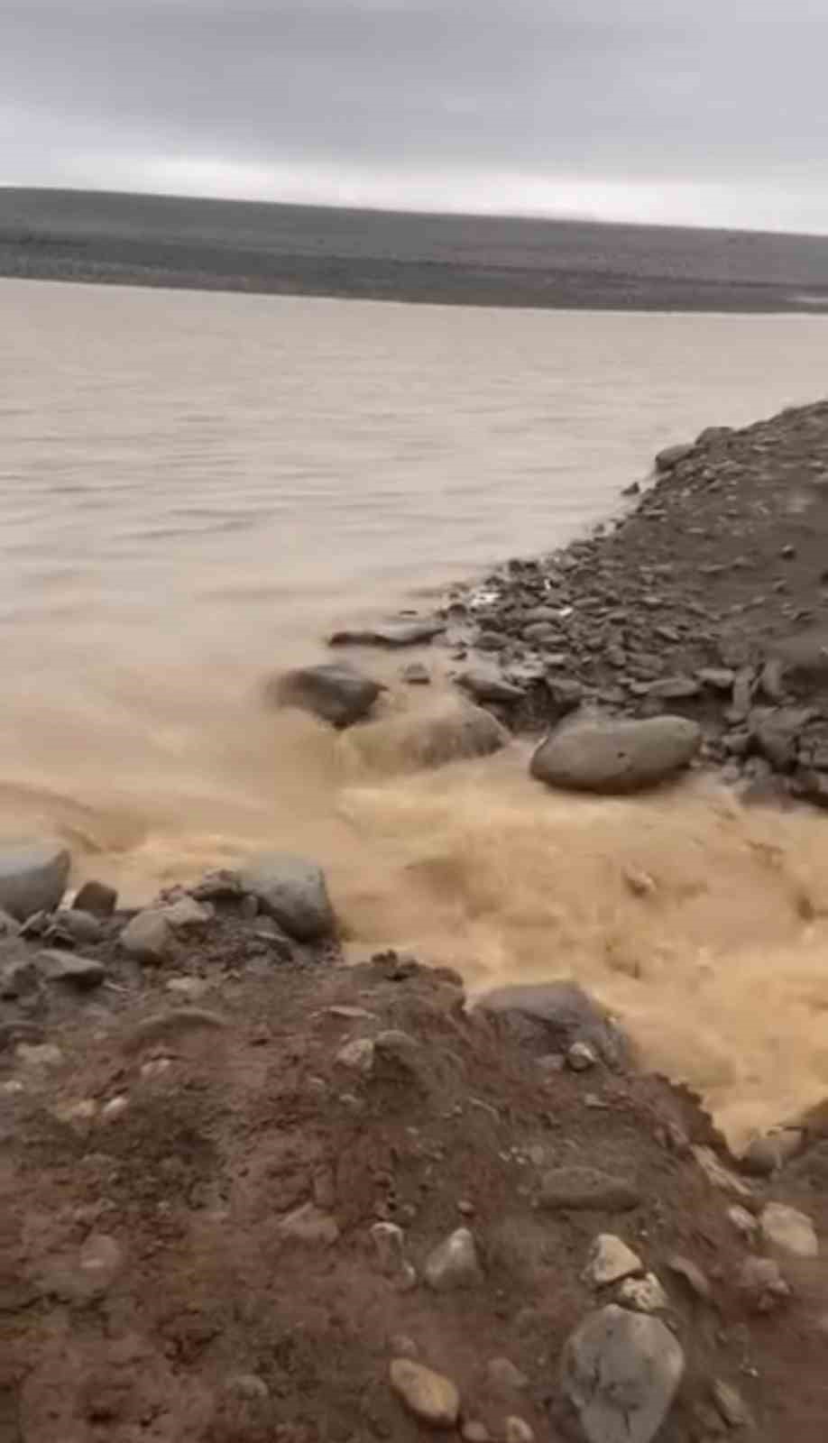 Siverek’te sağanak yağış sele neden oldu
