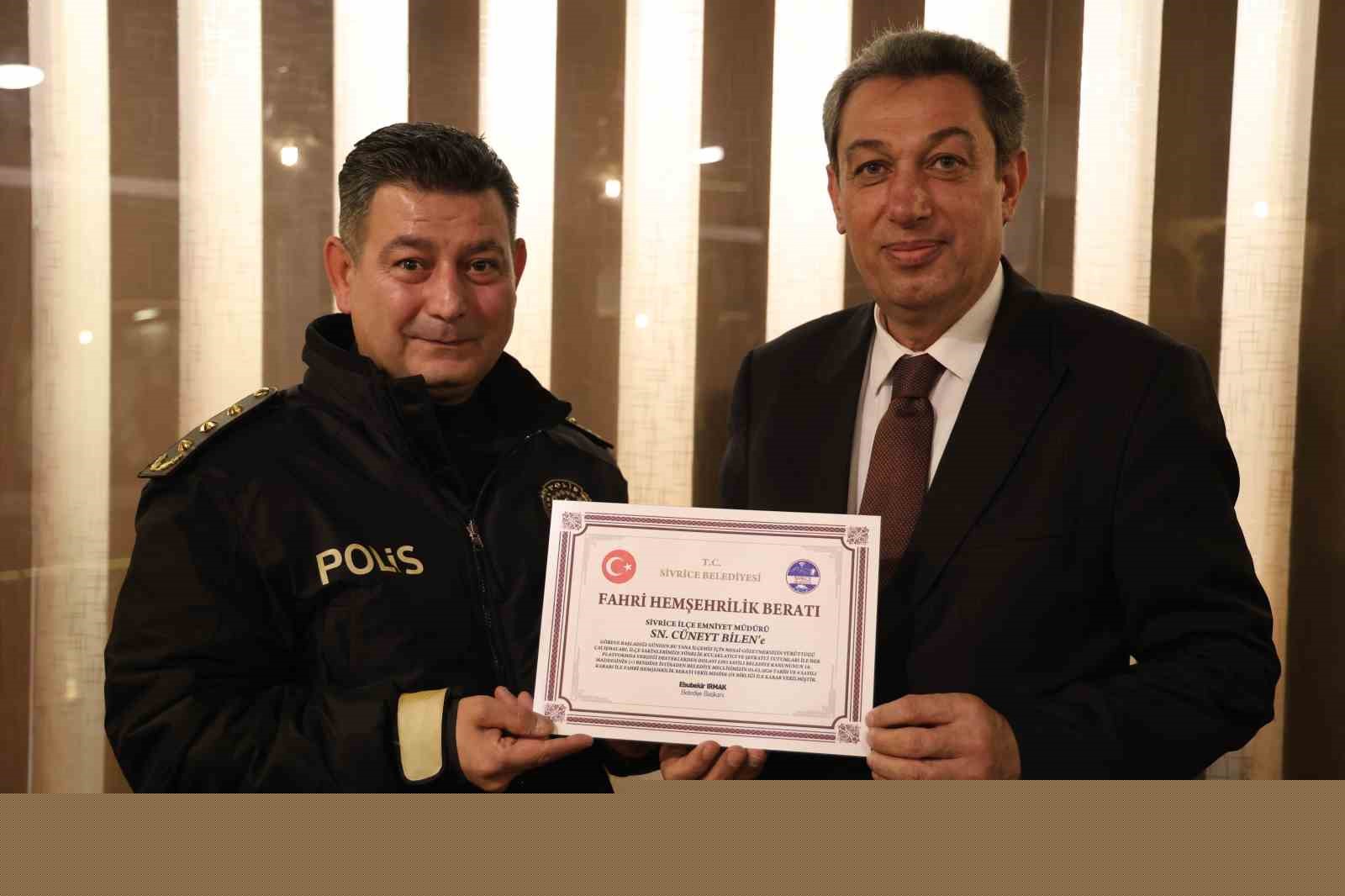 Sivrice Emniyet Müdürü Bilen’e fahri hemşerilik ve üstün başarı belgesi
