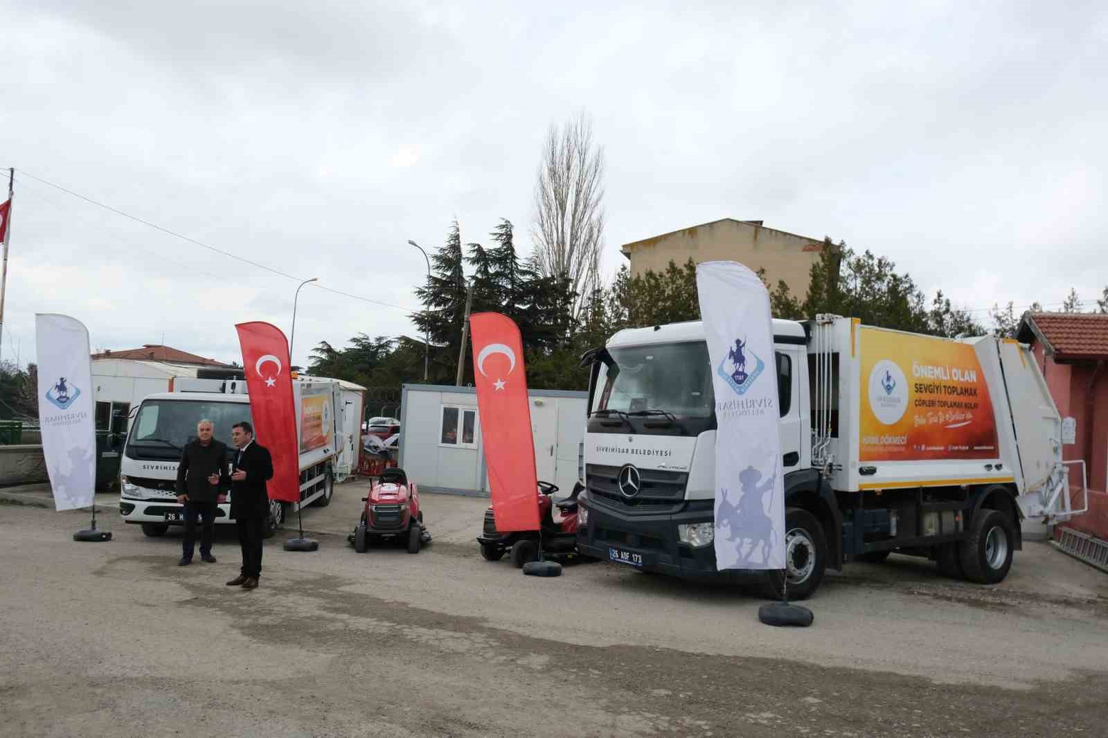 Sivrihisar Belediyesi araç filosunu güçlendiriyor
