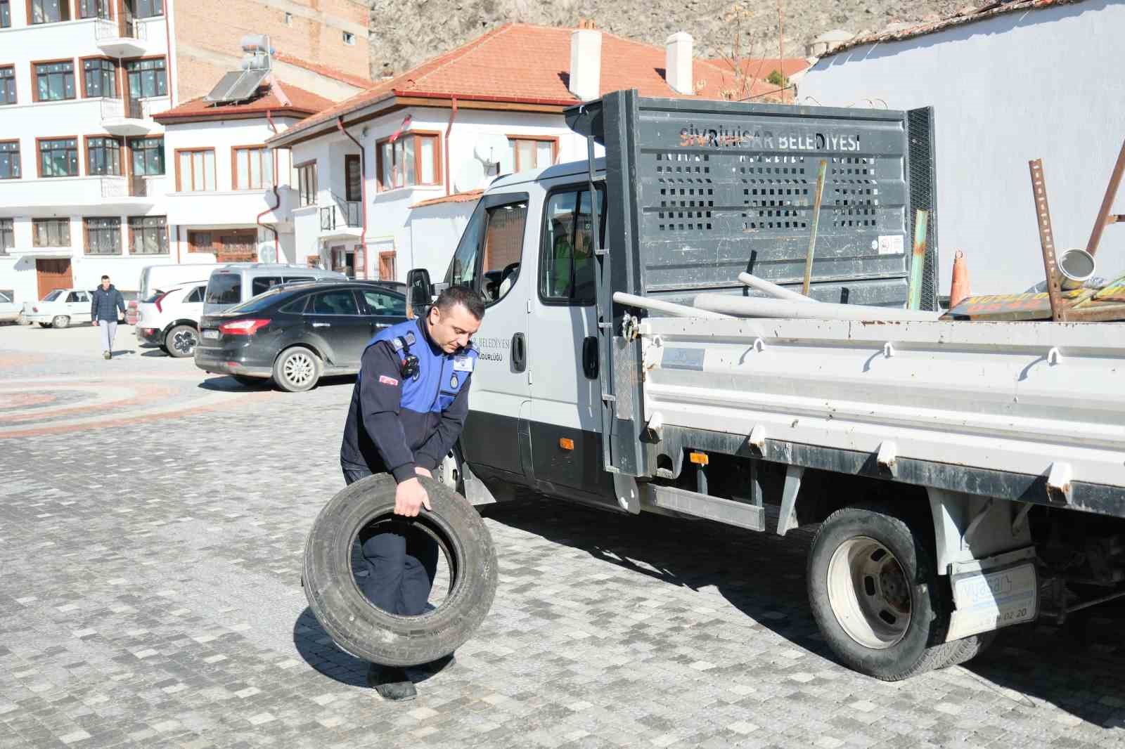 Sivrihisar’da kaldırım işgallerine zabıta geçit vermiyor

