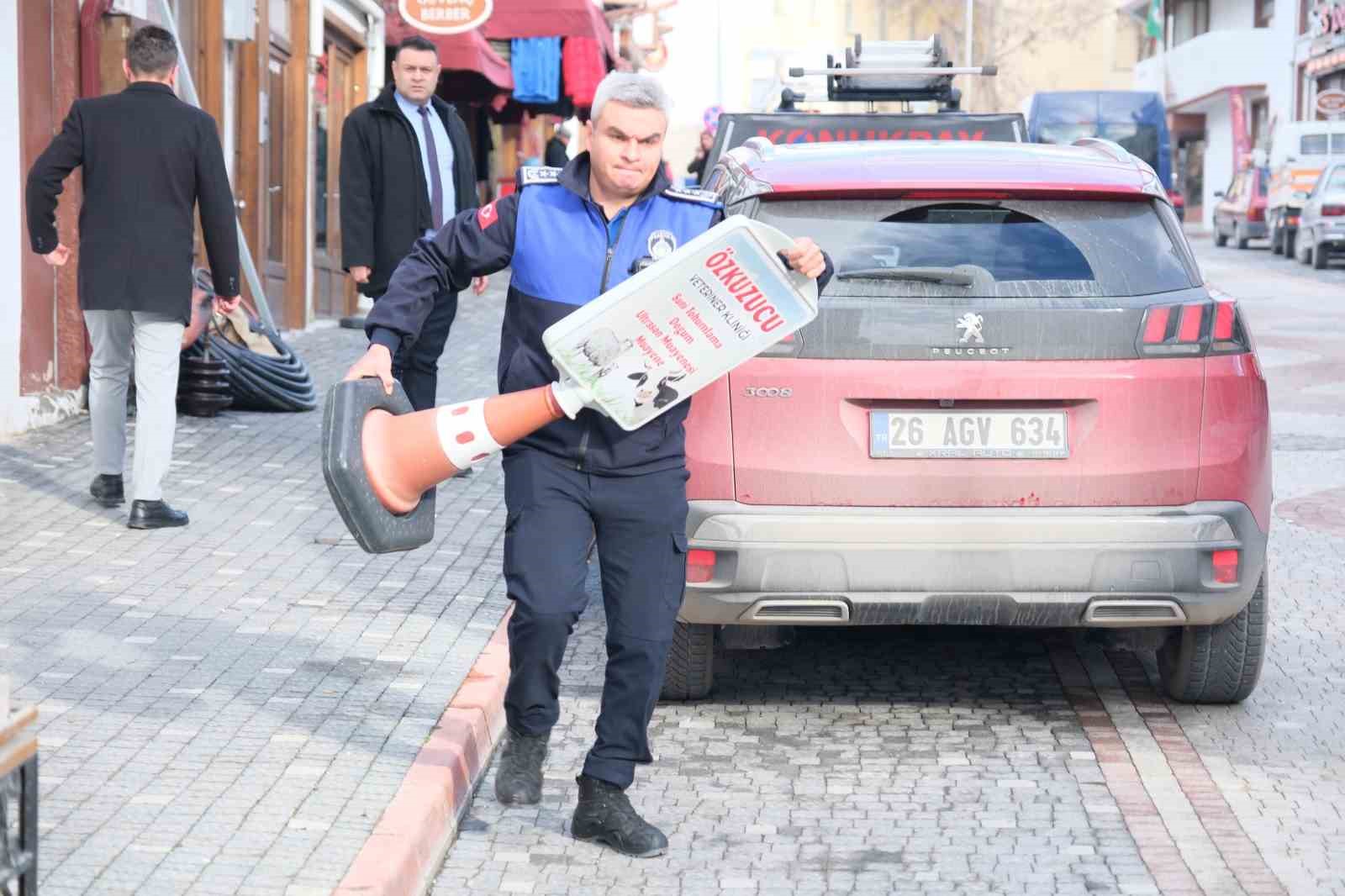 Sivrihisar’da kaldırım işgallerine zabıta geçit vermiyor
