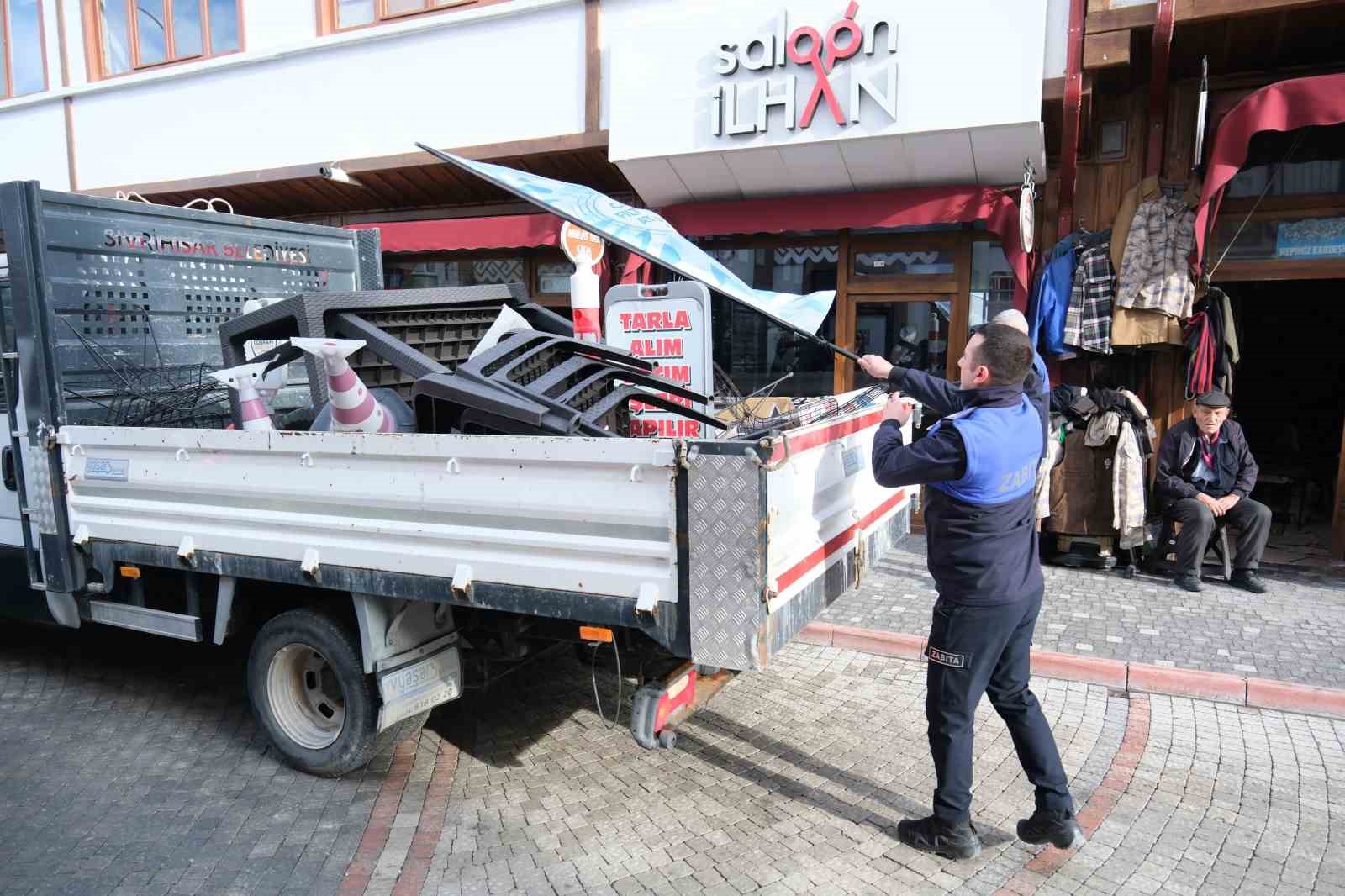 Sivrihisar’da kaldırım işgallerine zabıta geçit vermiyor
