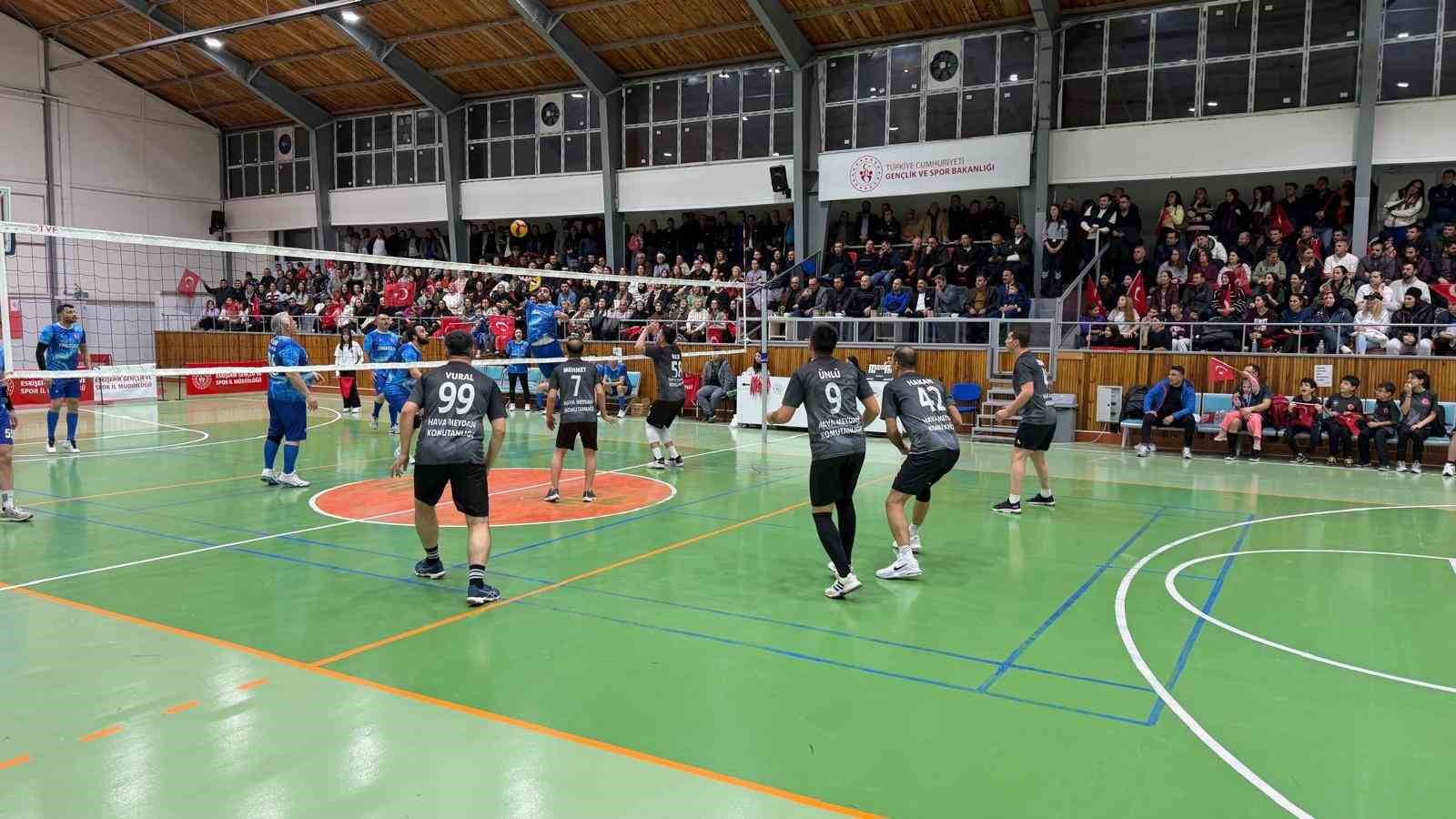 Sivrihisar’da ’Kurumlar Arası Voleybol Turnuvası’ yapıldı
