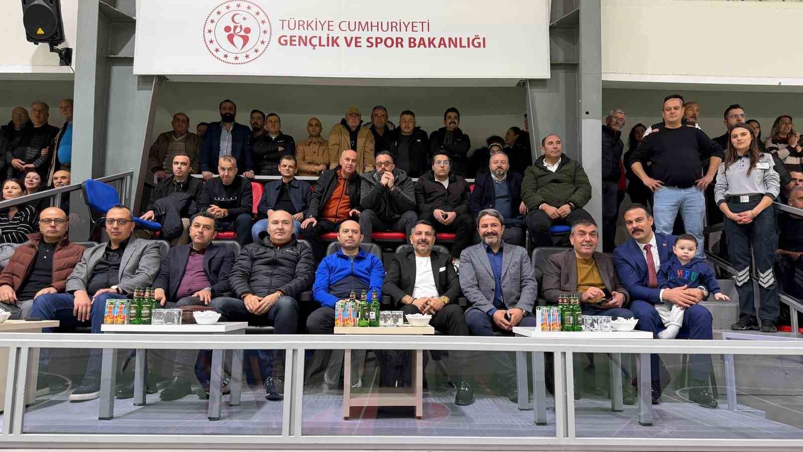Sivrihisar’da ’Kurumlar Arası Voleybol Turnuvası’ yapıldı
