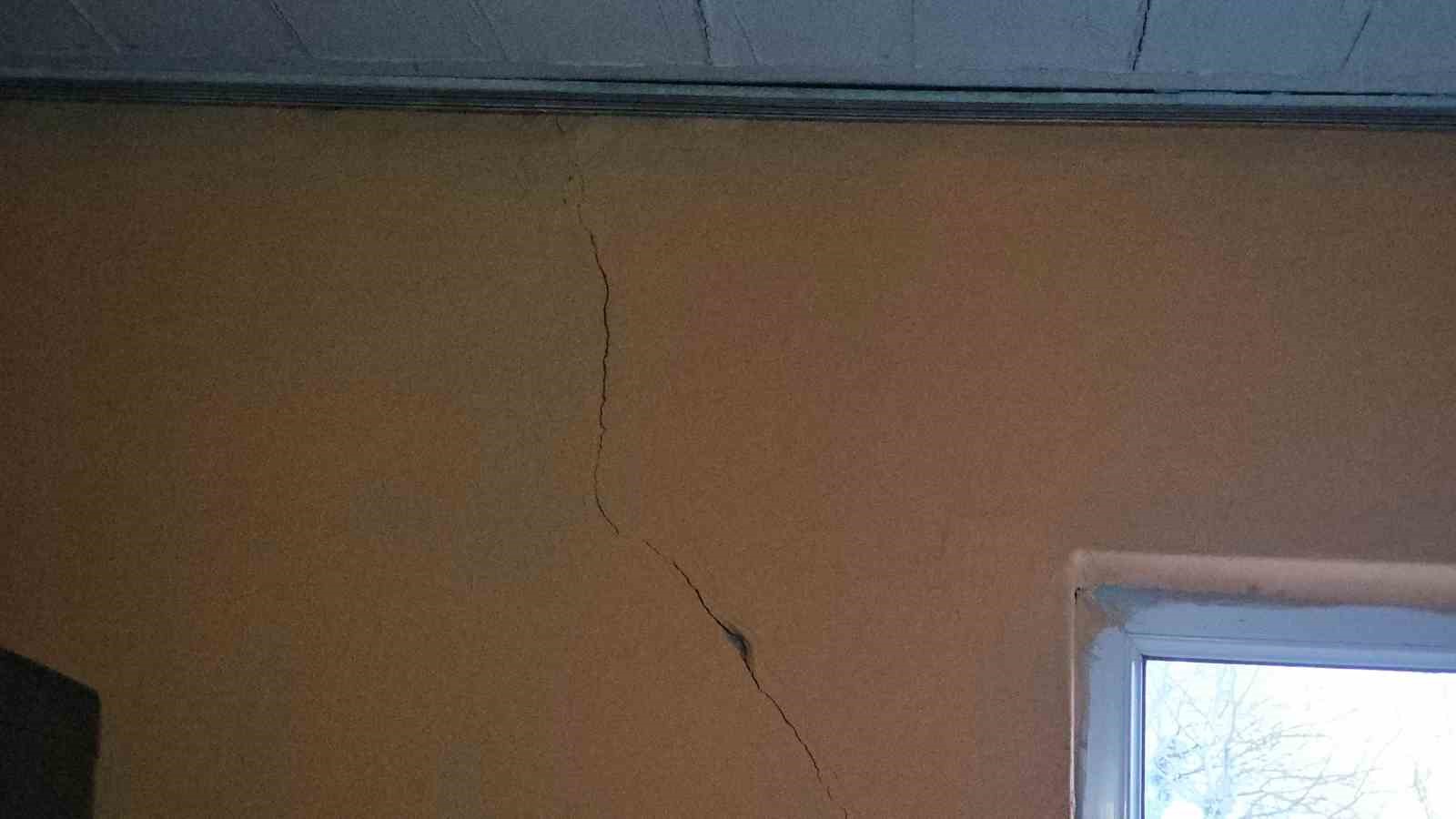 Şizofren hastası eşi ve iki çocuğuyla yaşam mücadelesi veren kadın: "Çocuklarımın rahat uyanmasını istiyorum"
