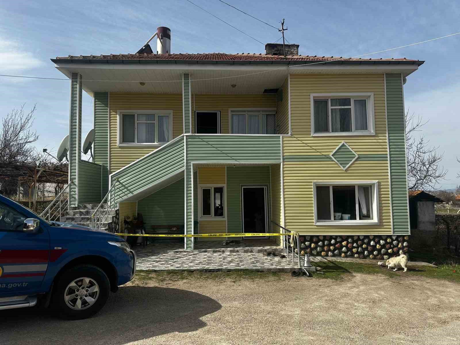 Şizofreni hastası olduğu iddia edilen şahıs, babasını bıçaklayarak öldürdü
