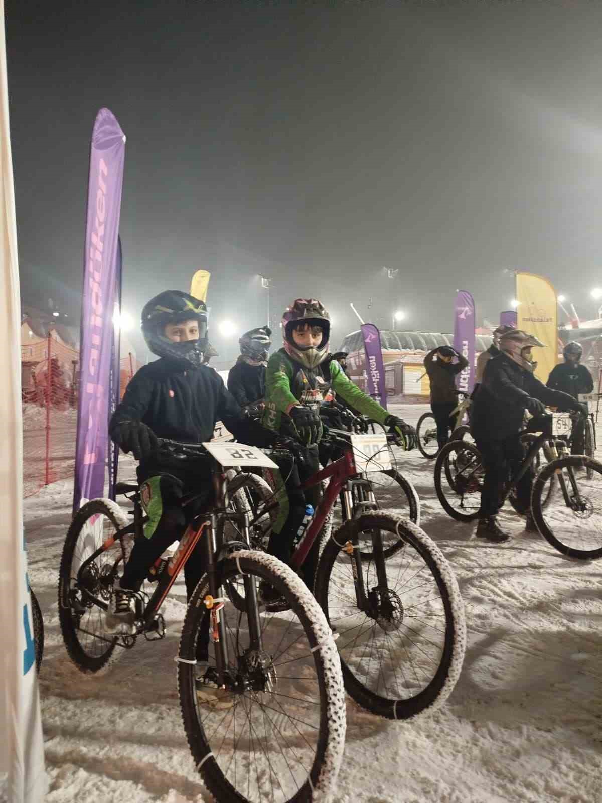 Snowbike Türkiye Şampiyonası’nda Akhisar rüzgarı
