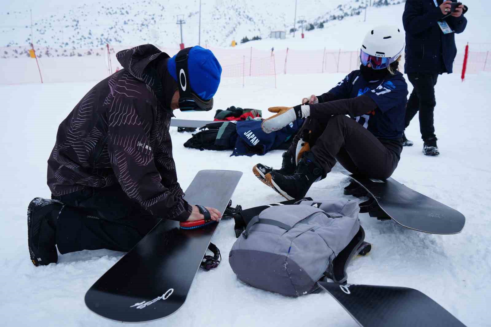 Snowboard’un yıldızları Ergan Dağı’nda buluştu
