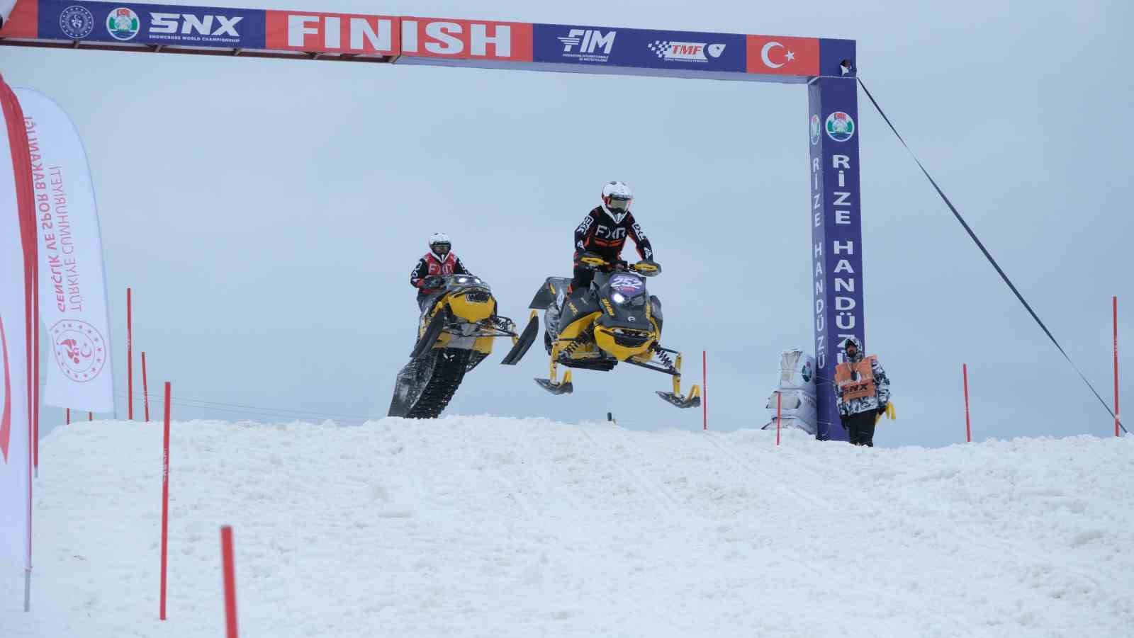 SNX Türkiye Dünya Kar Motosikleti Şampiyonası’nda ilk gün tamamlandı
