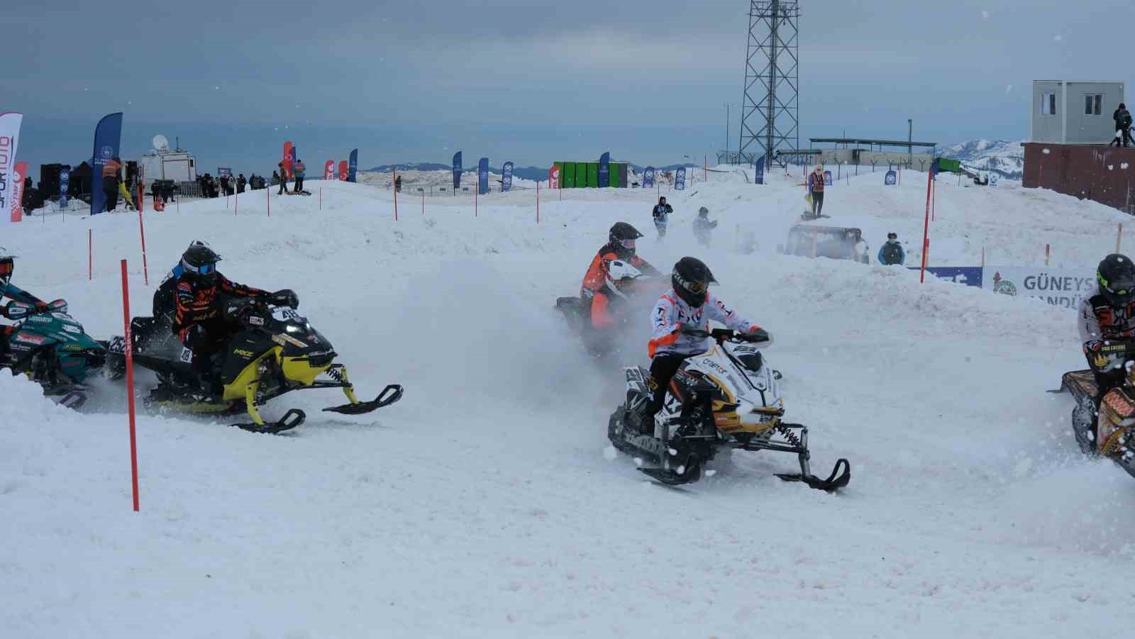 SNX Türkiye Dünya Kar Motosikleti Şampiyonası’nda ilk gün tamamlandı
