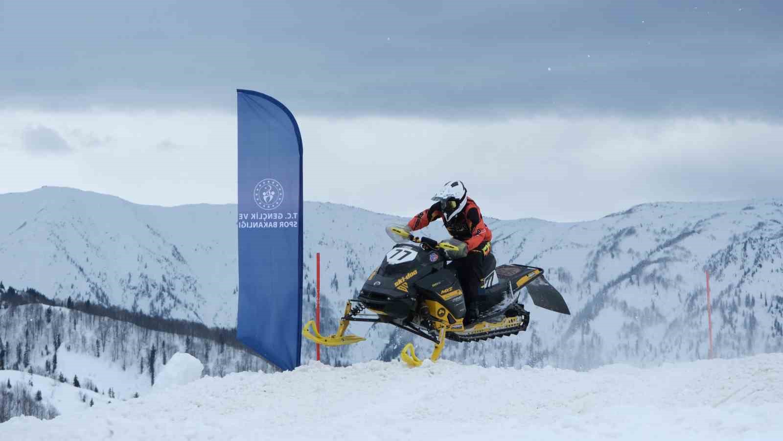 SNX Türkiye Dünya Kar Motosikleti Şampiyonası’nda ilk gün tamamlandı
