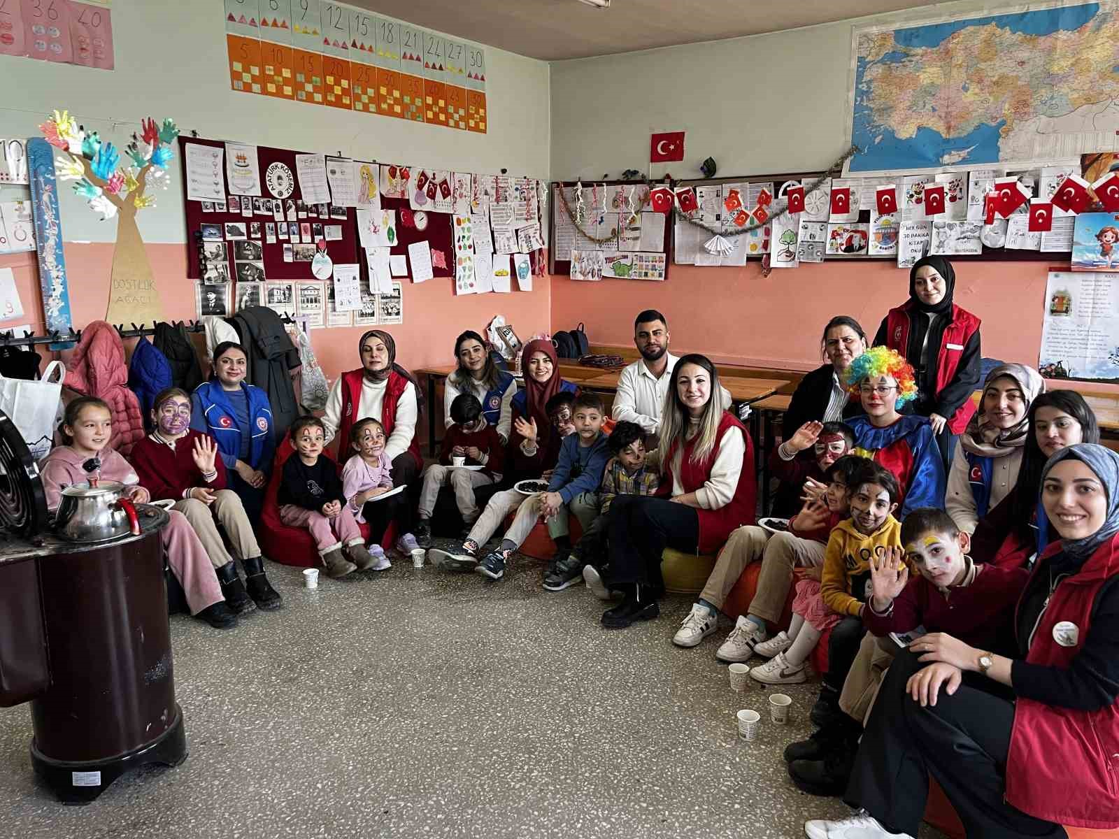 "Sobada Çay, Sevgide İlmek" Projesi minik yürekleri ısıttı
