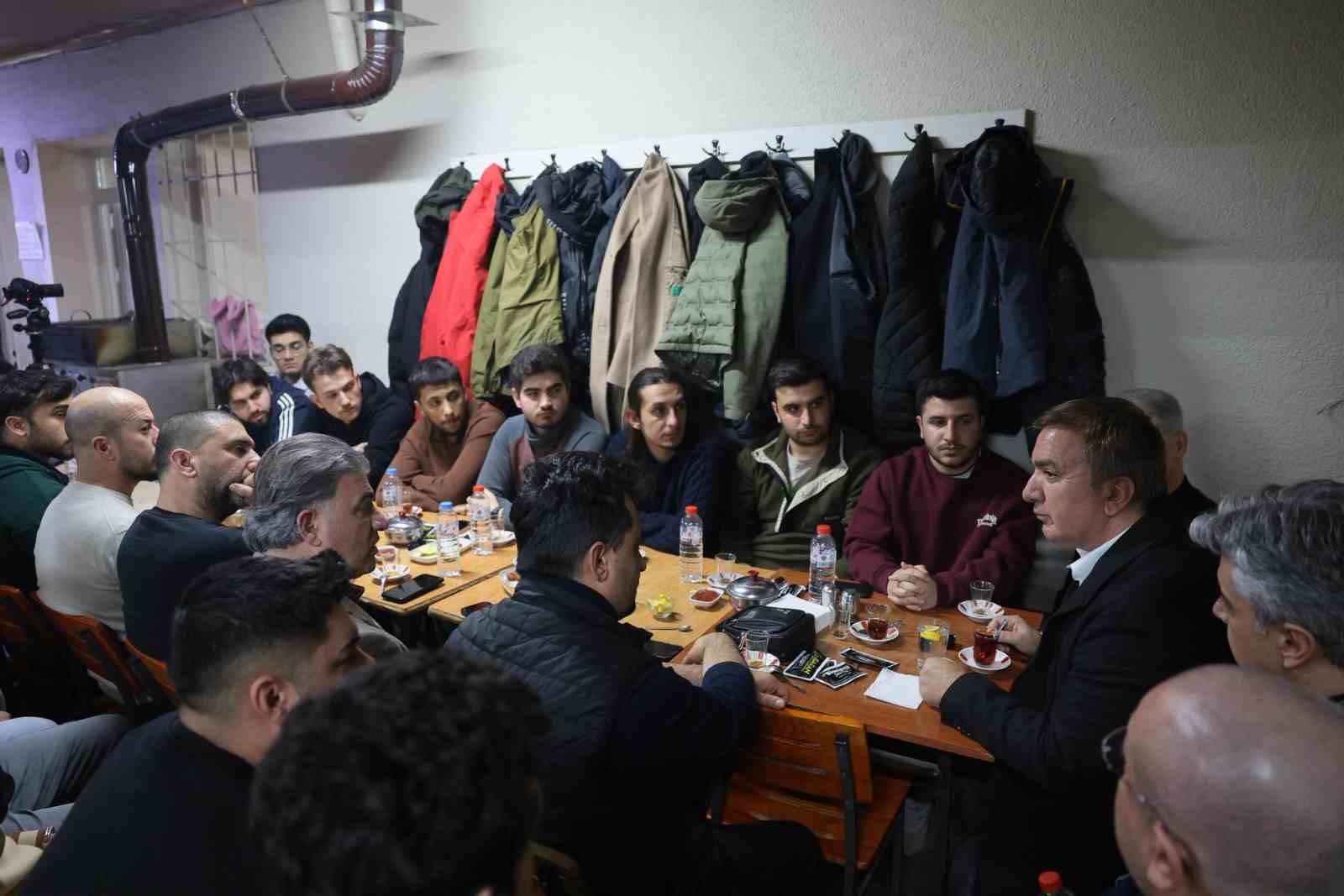 Sobada kaşarlı patates etrafında buluşma
Sobada kaşarlı patates etrafında buluşma