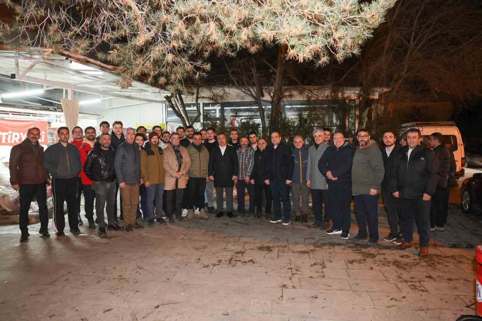 Sobada kaşarlı patates etrafında buluşma
Sobada kaşarlı patates etrafında buluşma