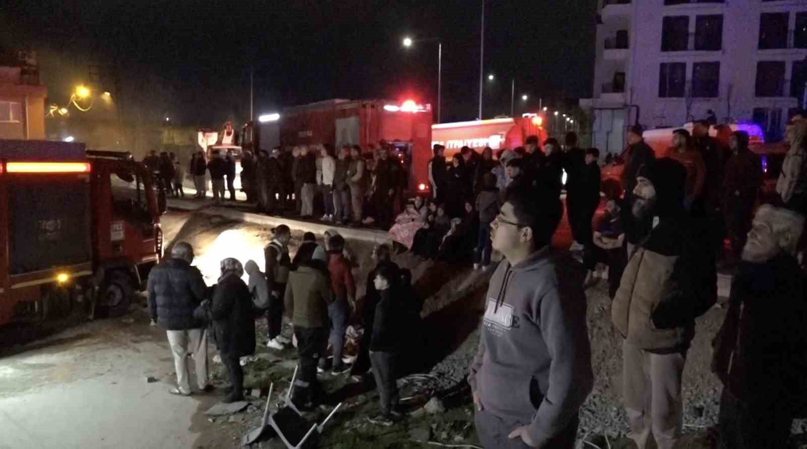 Sobadan çıkan yangın evi küle çevirdi: 2 kişi dumandan etkilendi
