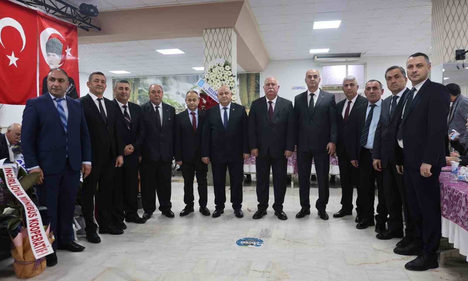 Şoförler Odası’nda 5. kez güven tazeleyen Özmeriç, AYESOB’a adaylığını açıkladı
Şoförler Odası’nda 5. kez güven tazeleyen Özmeriç, AYESOB’a adaylığını açıkladı