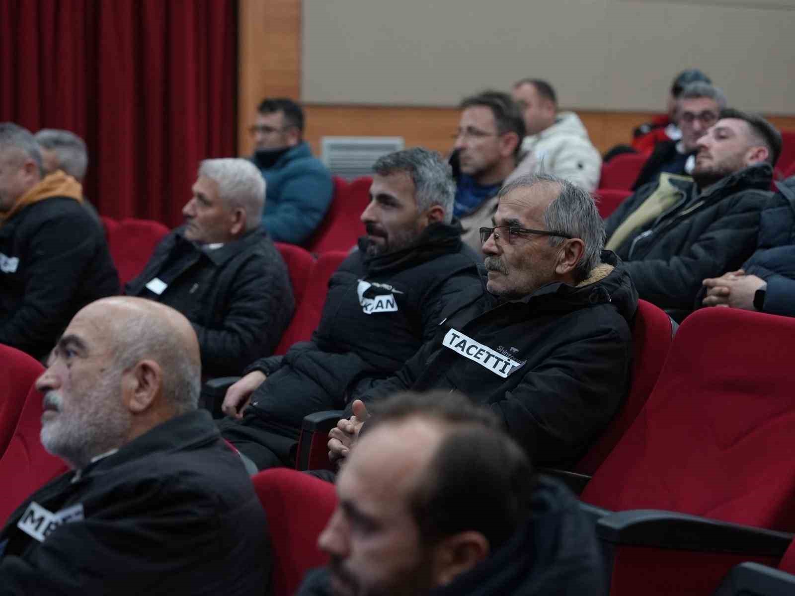 Şoförlere stres yönetimi eğitimi verildi
Şoförlere stres yönetimi eğitimi verildi