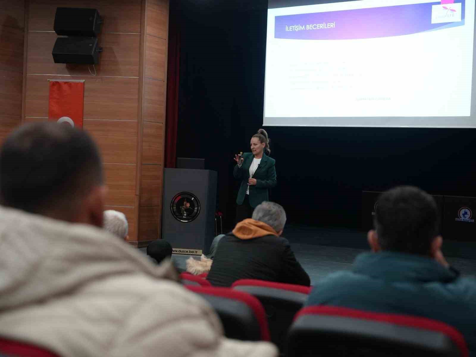 Şoförlere stres yönetimi eğitimi verildi
Şoförlere stres yönetimi eğitimi verildi