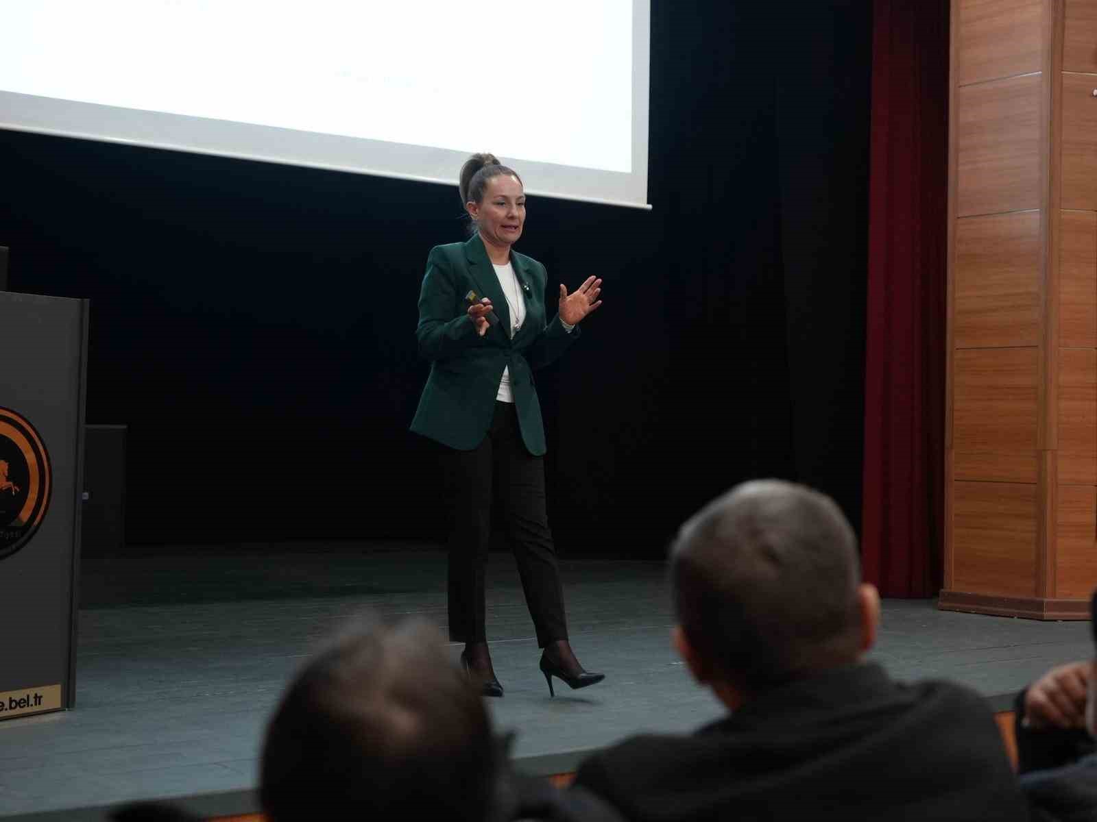 Şoförlere stres yönetimi eğitimi verildi
Şoförlere stres yönetimi eğitimi verildi