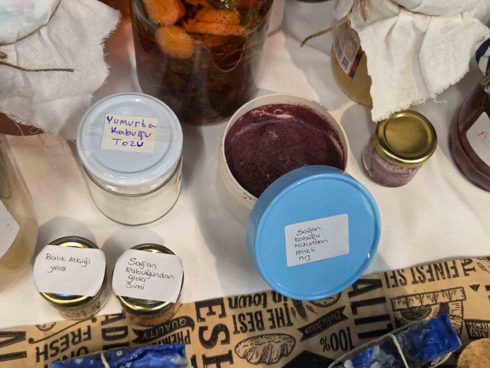 Soğan kabuğu ruj oldu: Çöpe gidecekken dudaklara sürüldü
