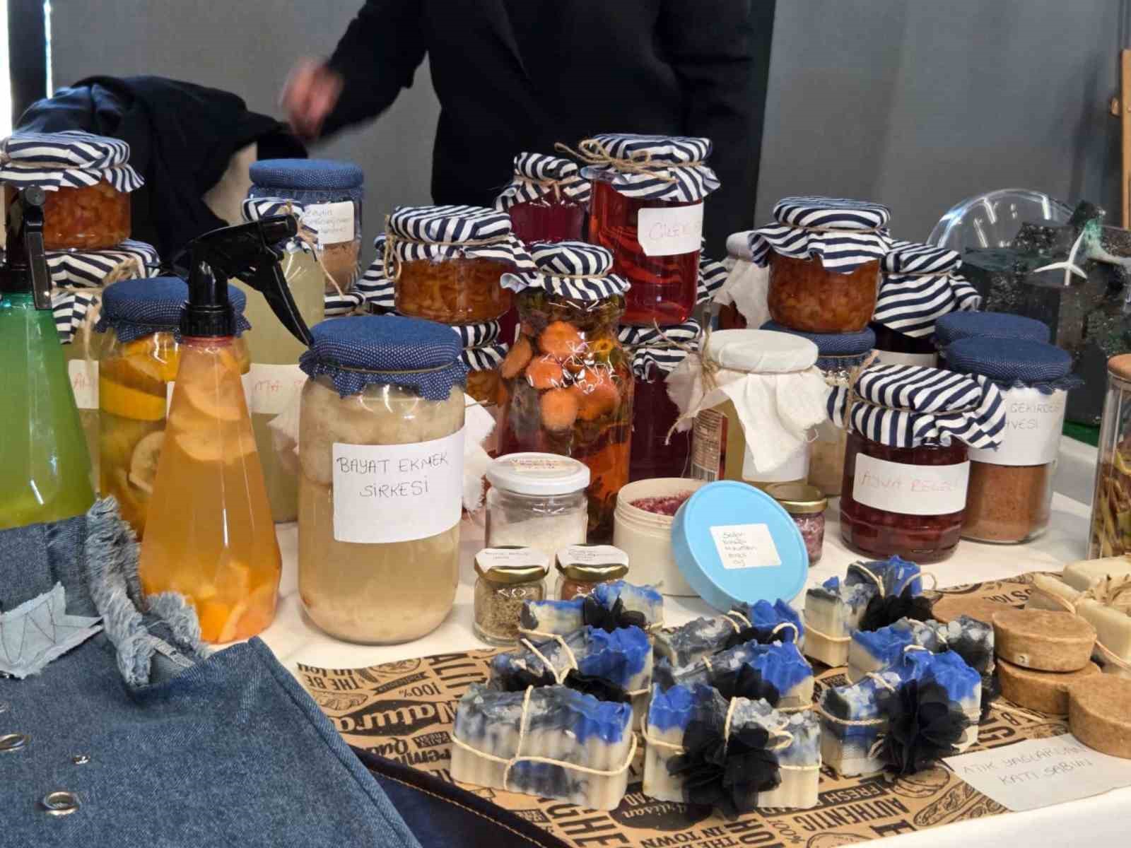 Soğan kabuğu ruj oldu: Çöpe gidecekken dudaklara sürüldü
