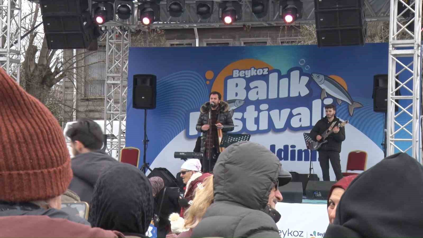 Soğuğa aldırış etmeyen vatandaşlar Balık Festivali’ne koştu
