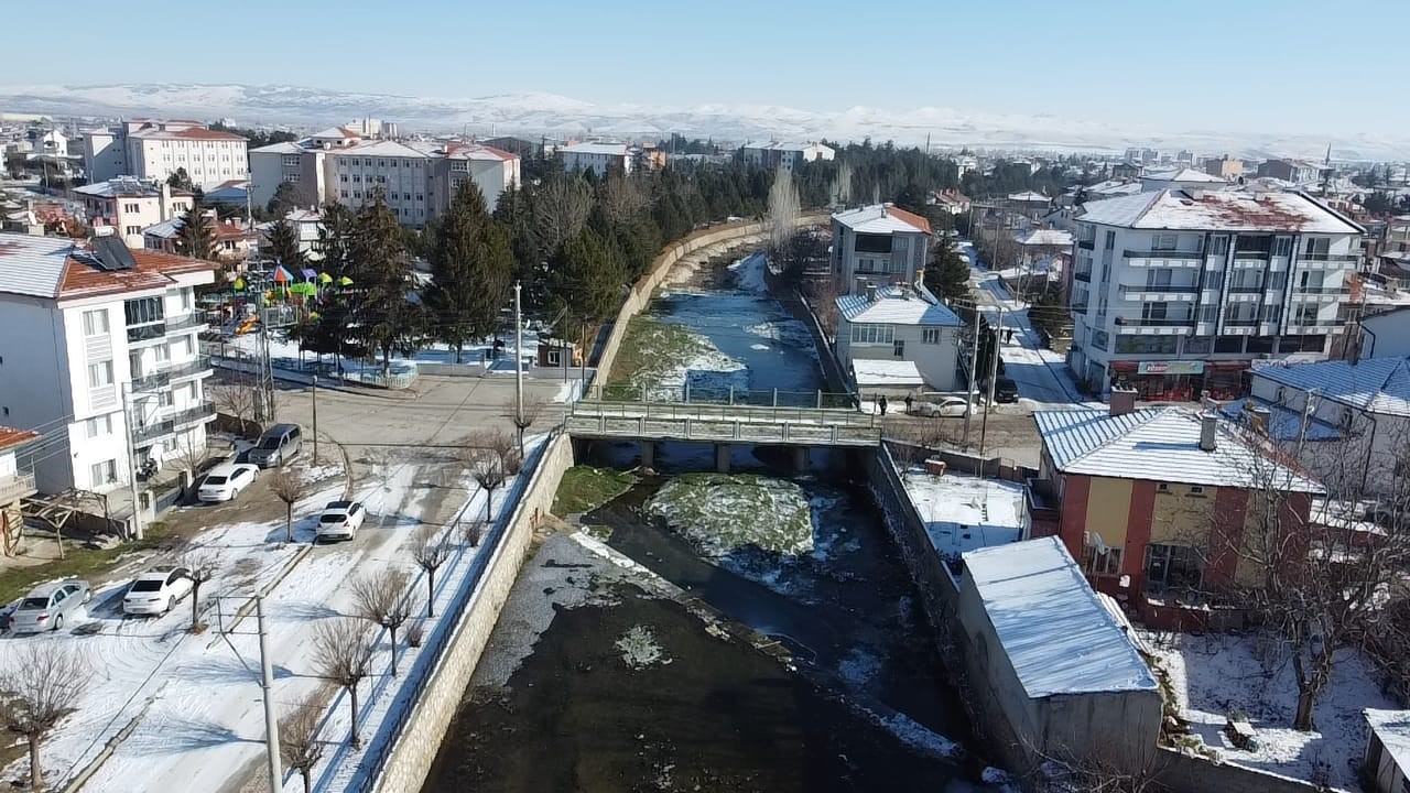 Soguk hava nedeniyle Gali Çayı biz tuttu
