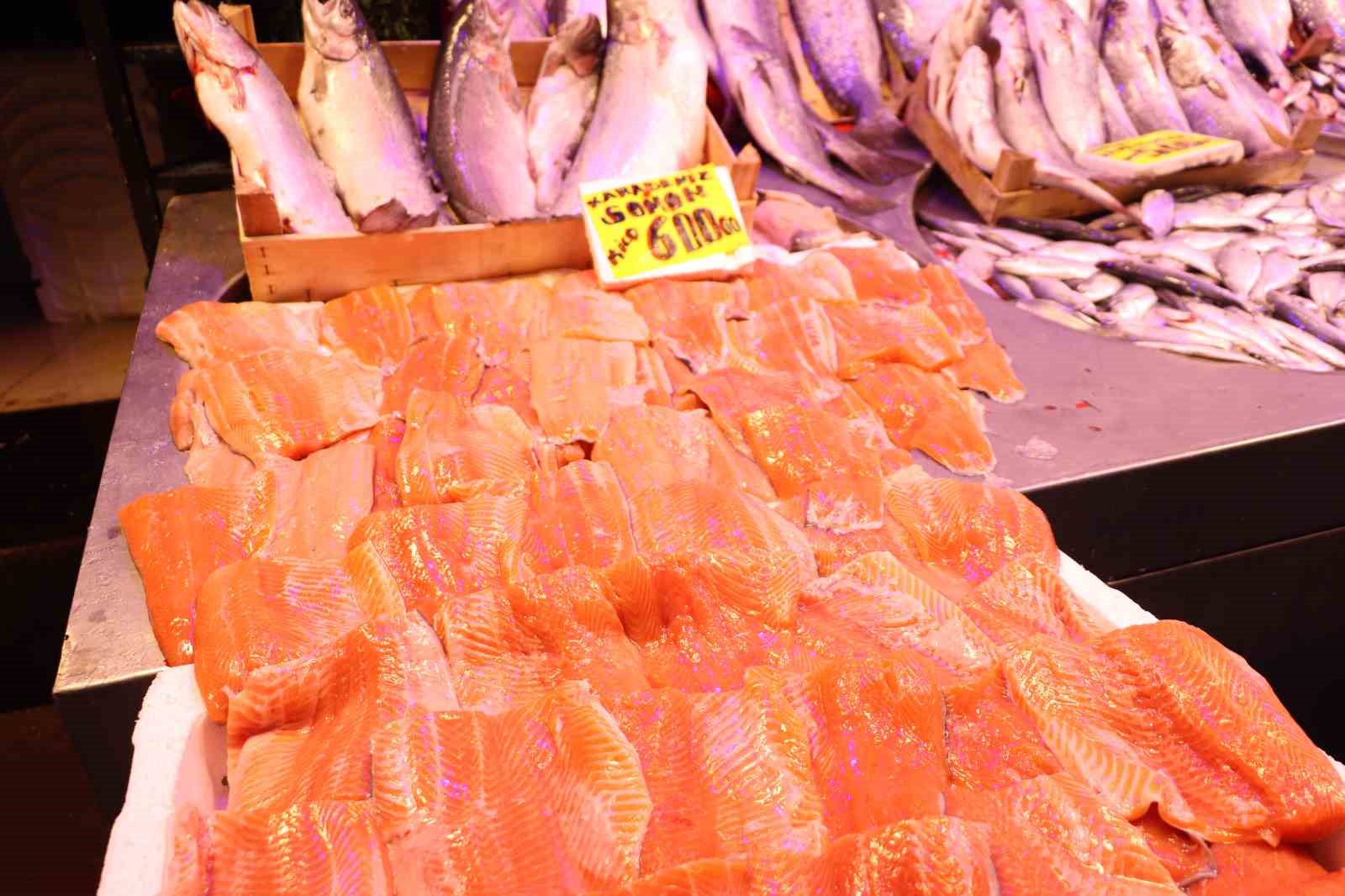 Soğuk havalar, balık tezgahlarını da vurdu
