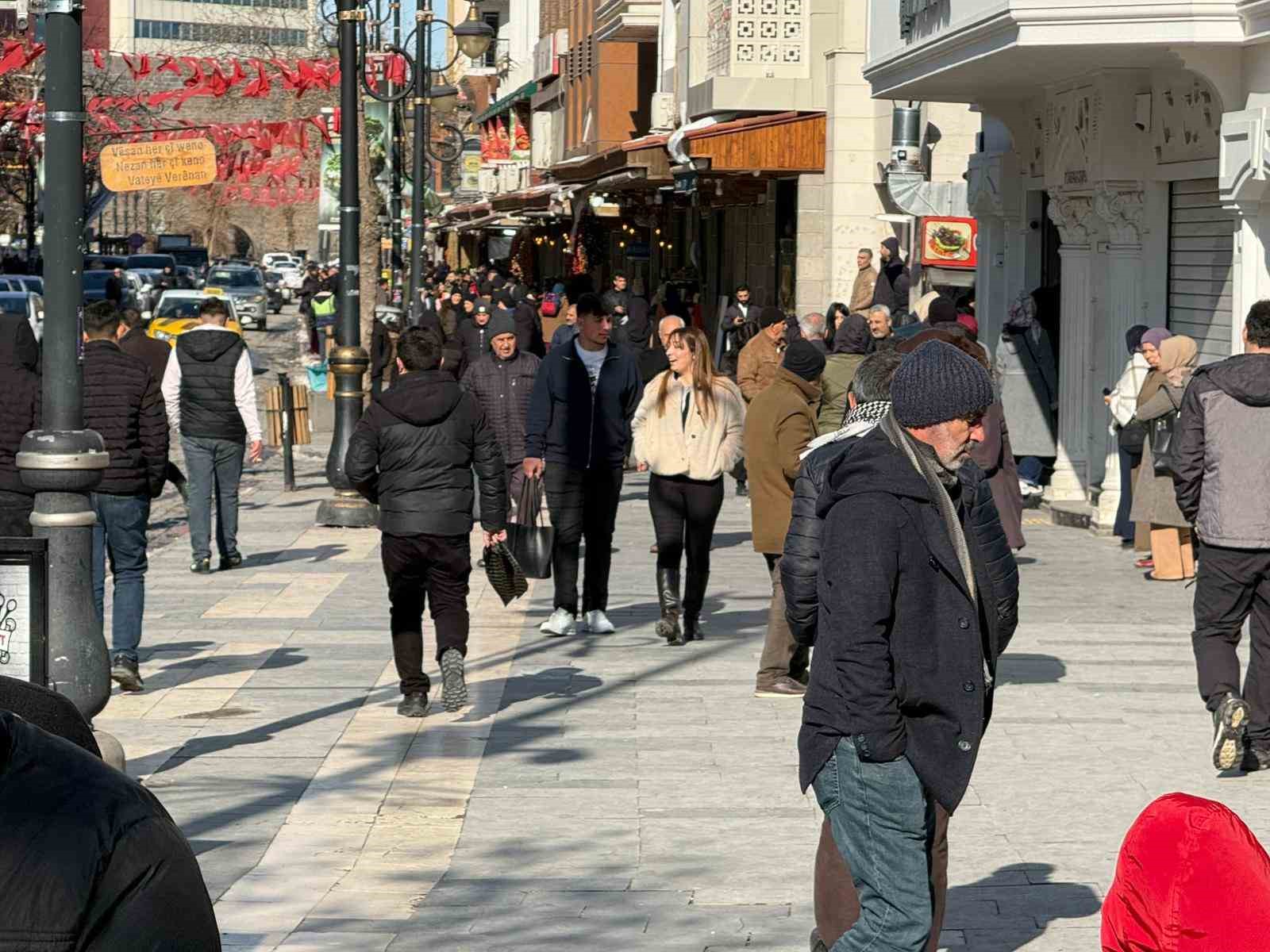 Soğuk havalar da turistleri durdurmadı: Diyarbakır misafirlerini ağırlamaya devam ediyor
