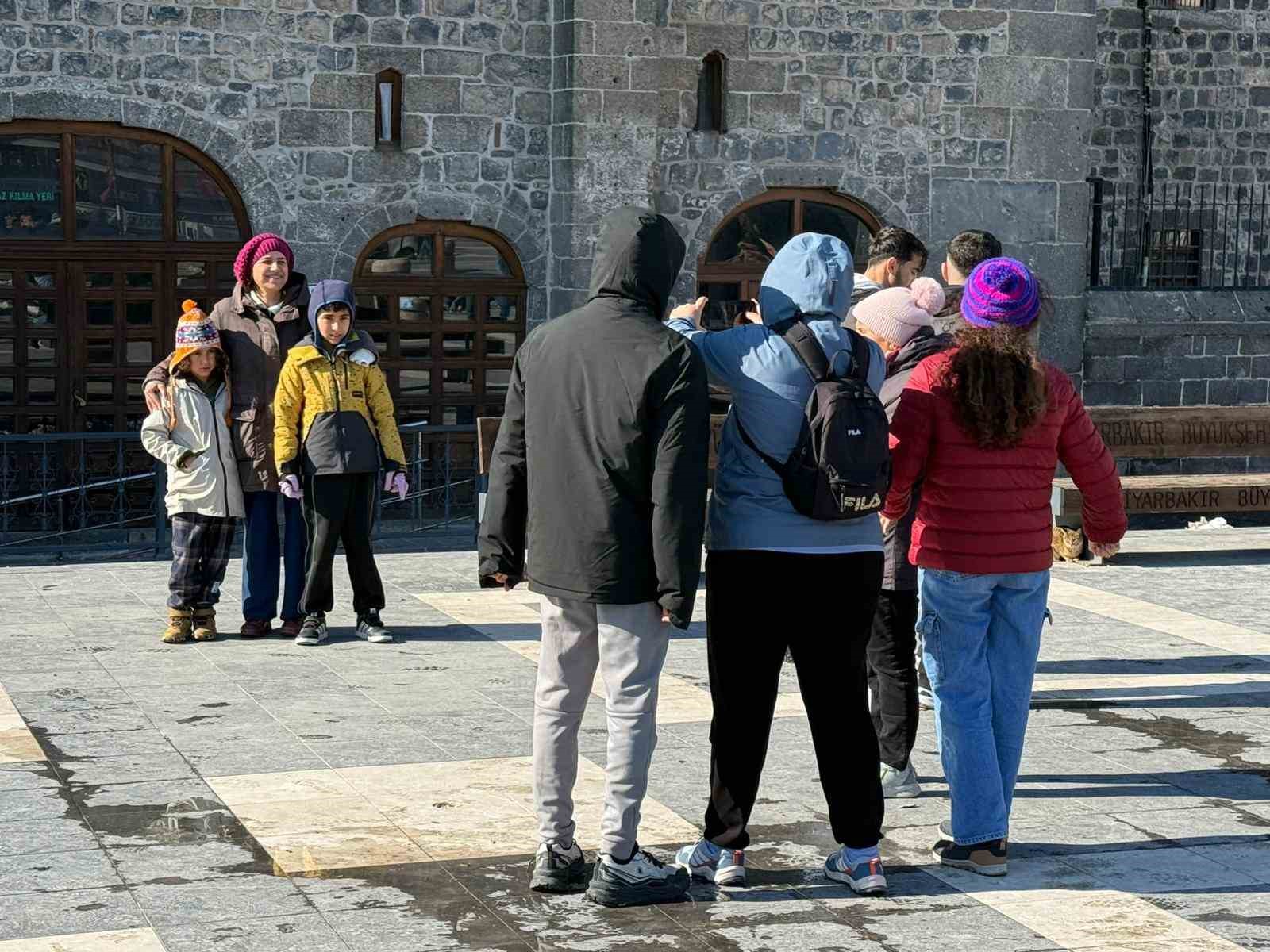 Soğuk havalar da turistleri durdurmadı: Diyarbakır misafirlerini ağırlamaya devam ediyor
