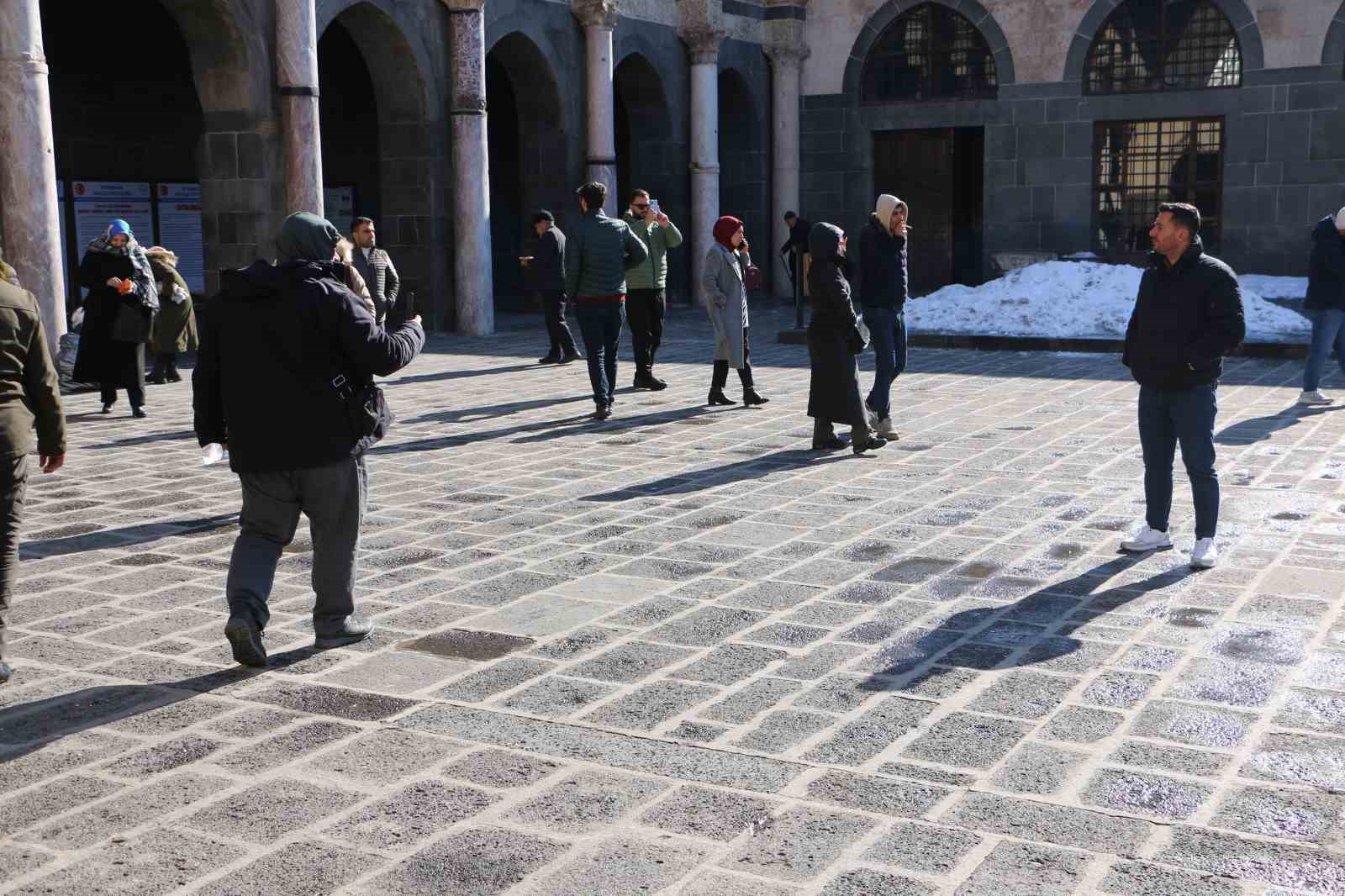 Soğuk havalar da turistleri durdurmadı: Diyarbakır misafirlerini ağırlamaya devam ediyor

