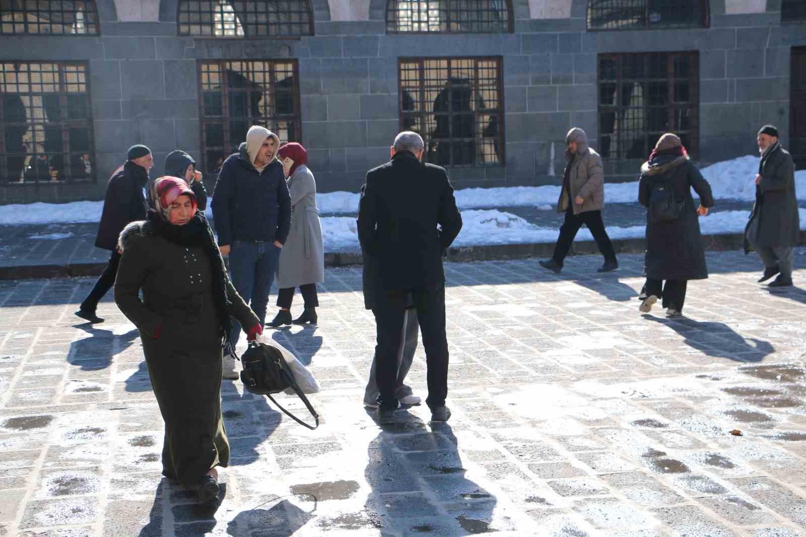 Soğuk havalar da turistleri durdurmadı: Diyarbakır misafirlerini ağırlamaya devam ediyor

