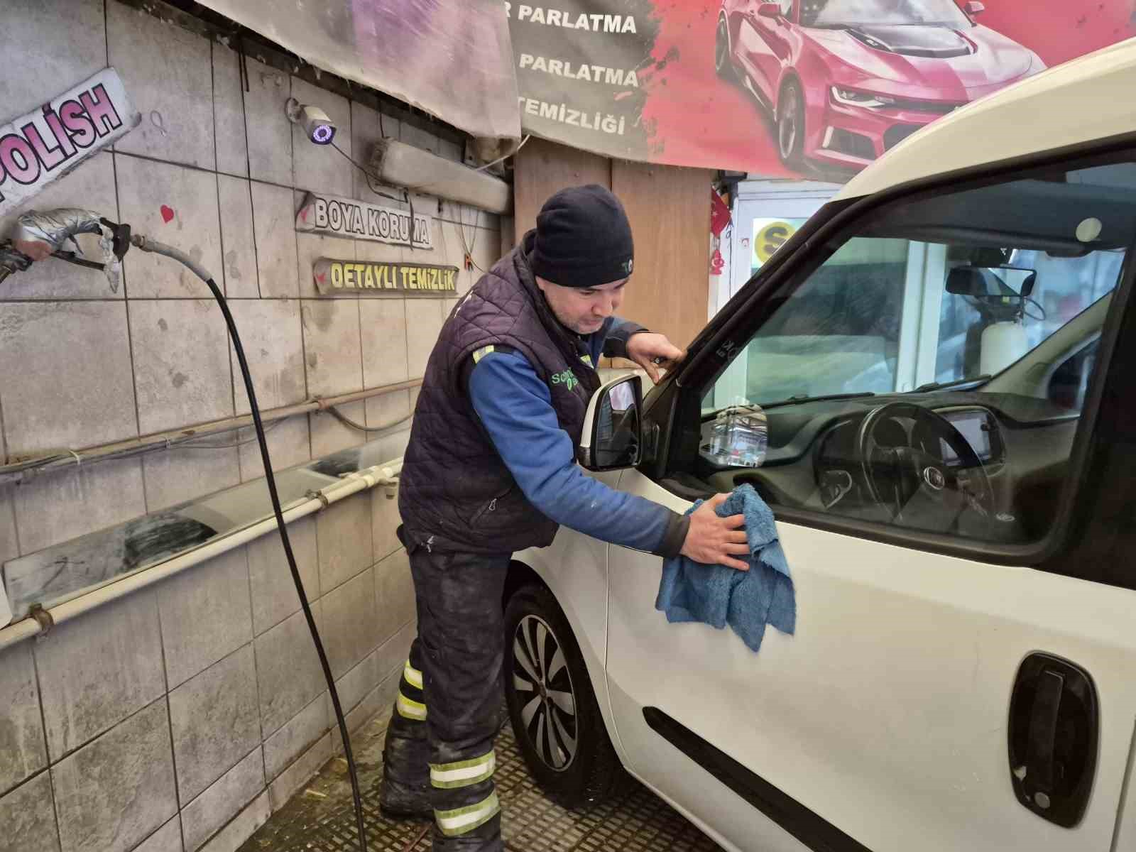 Soğuk havalar oto yıkamacılarda işleri durdurdu

