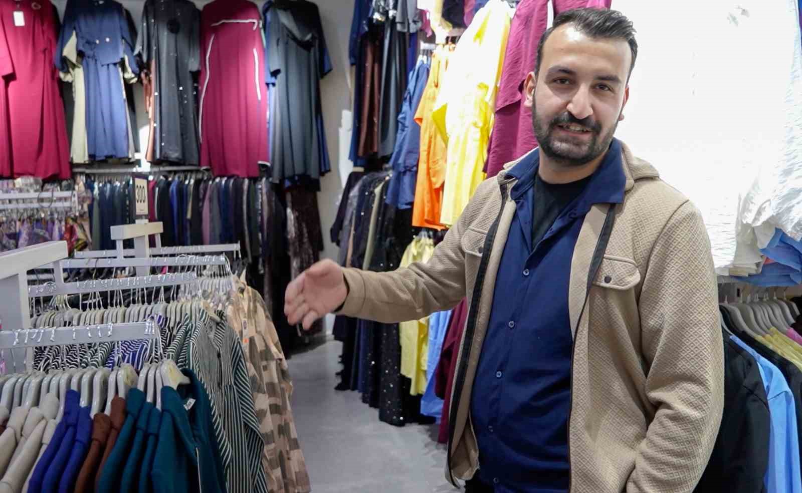 Soğukkanlı esnaf bebeği hayata bağladı
