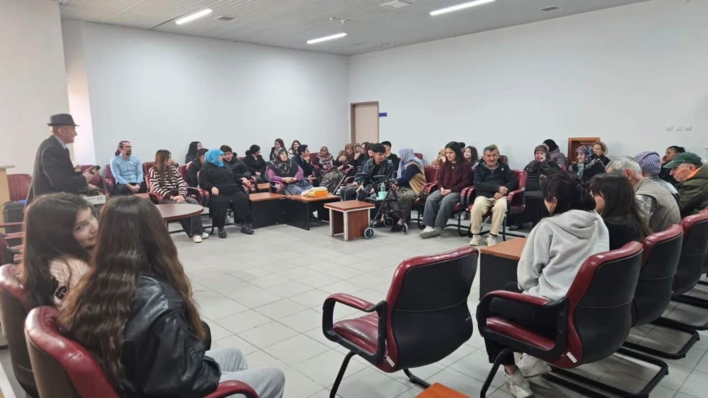 Söğüt Anadolu Lisesi öğrencileri huzurevi sakinleriyle bir araya geldi

