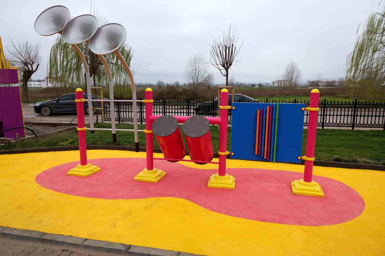 Söğütlü’de müzikli parkın inşaatına sona gelindi
