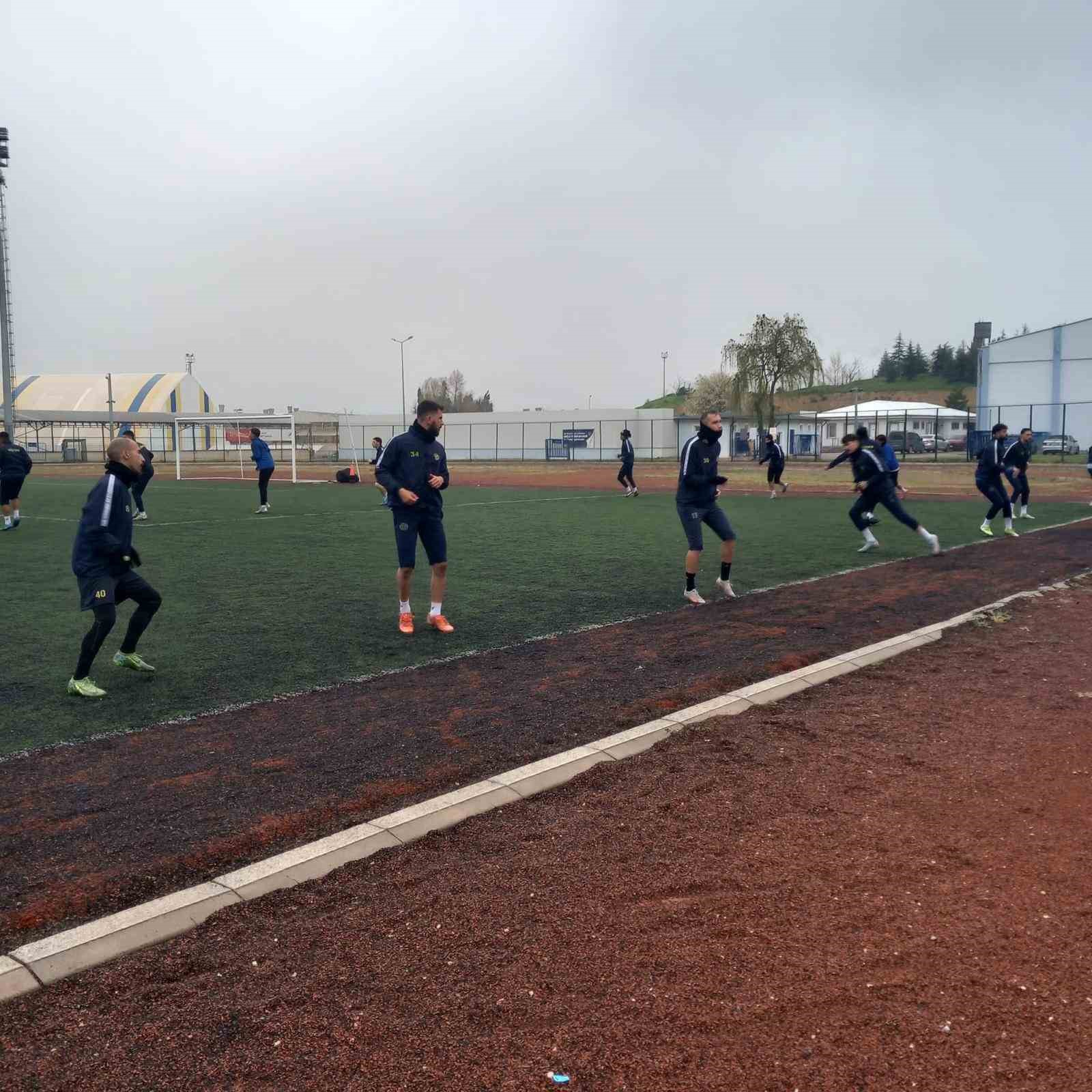 Söğütspor hazırlıklarını sürdürüyor
