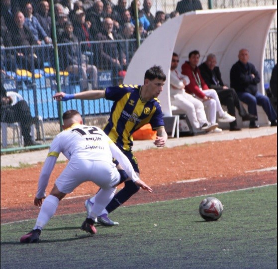 Söğütspor kendi evinde fırsatı tepti
