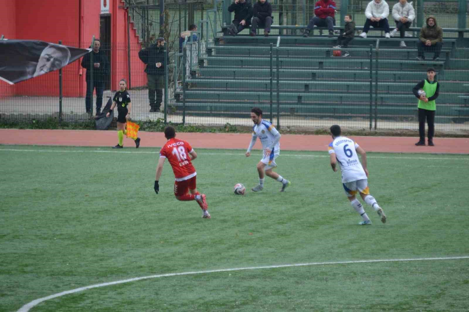 Söğütspor zorlu deplasmandan puanla dönmesi bildi
