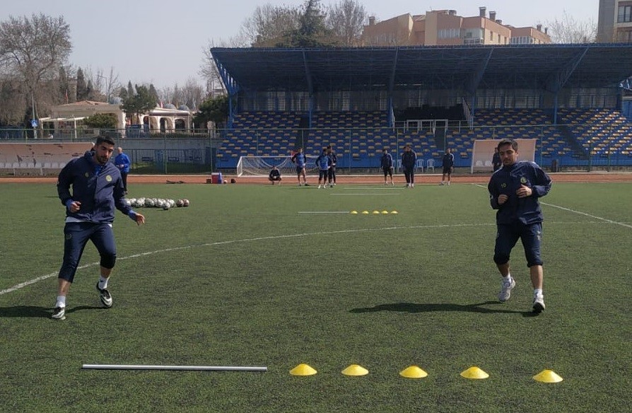Söğütsporlu futbolcular son antrenman sonrası bayram iznine çıktı
