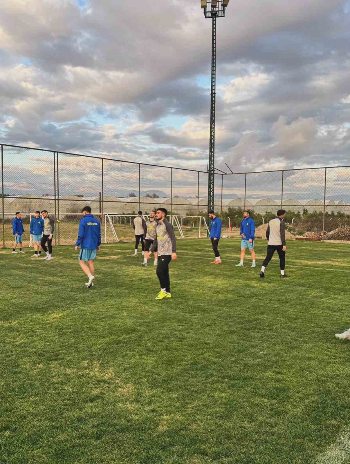 Söğütspor’un Antalya kampı başladı
