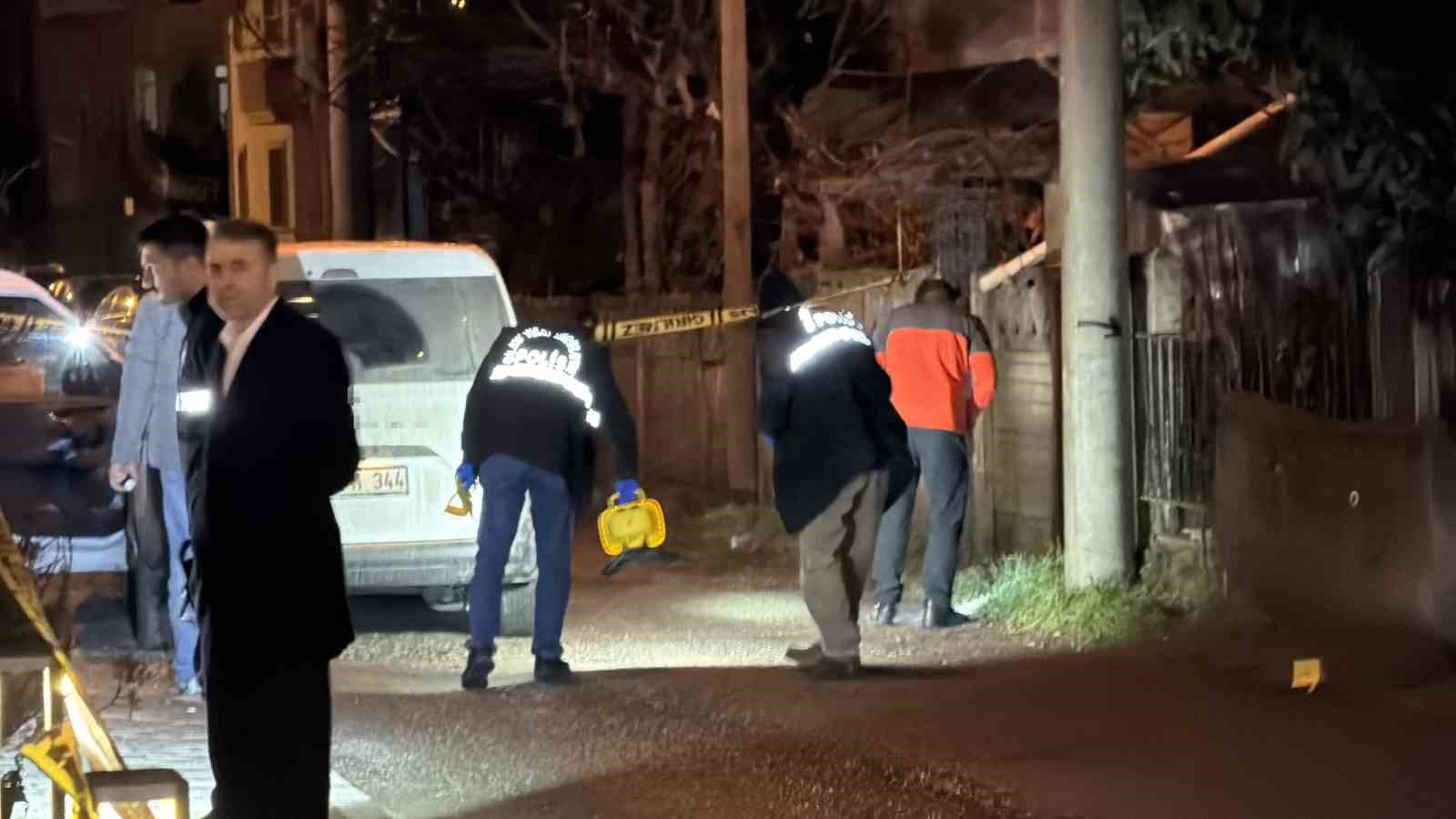 Sokak ortasında silahla vurulmuş halde bulunan bir kişi hayatını kaybetti
