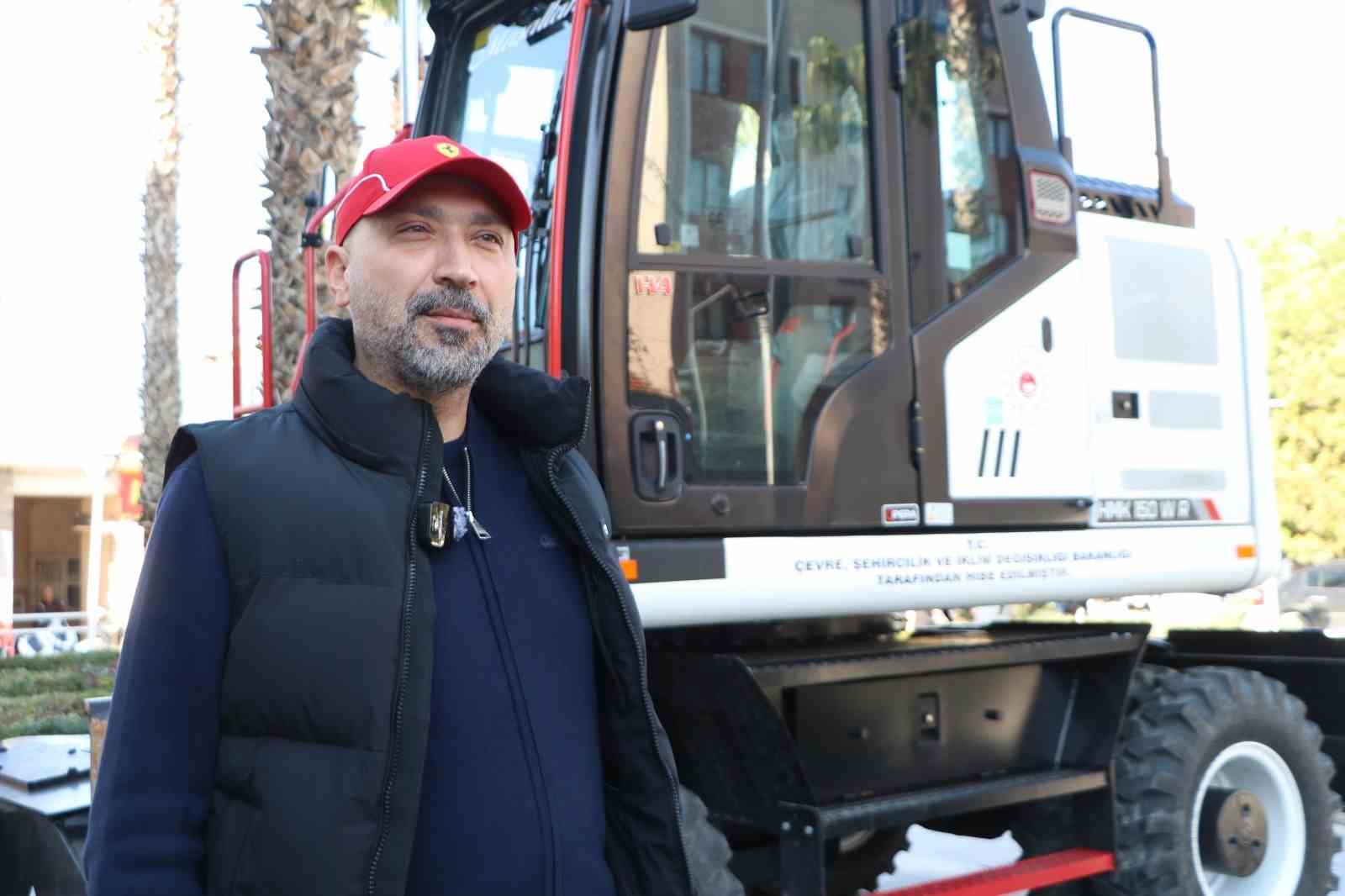 Söke Belediyesi’ne 15 tonluk ekskavatör
