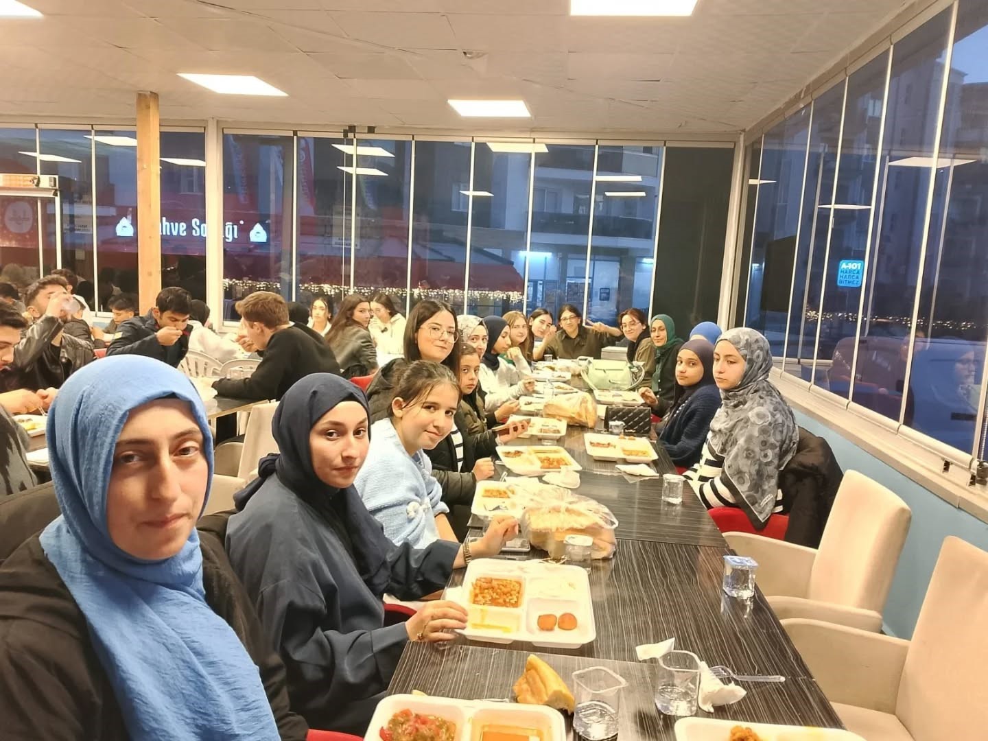 Söke’de lise öğrencileri iftar programında buluştu
