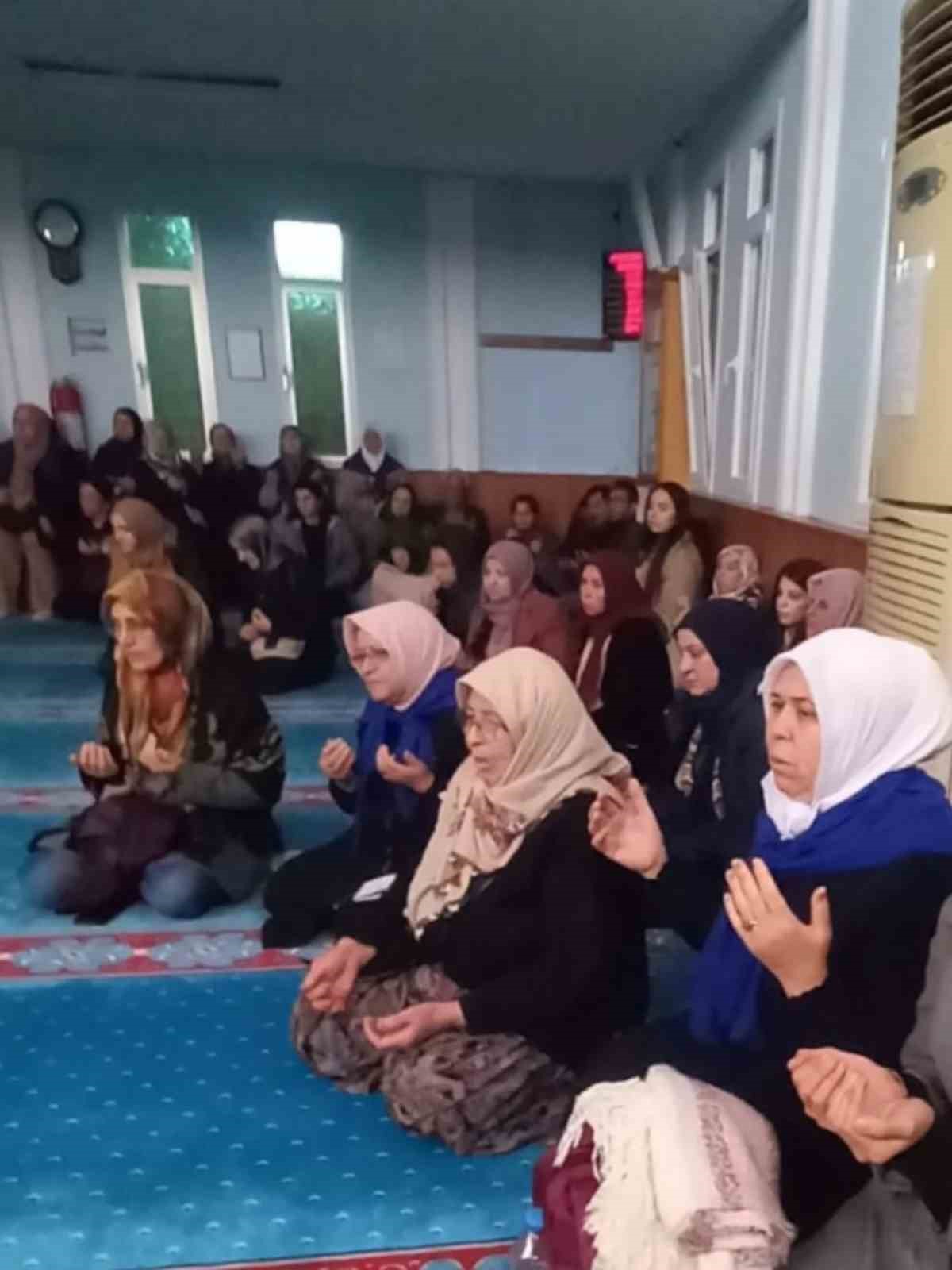 Söke’de umreciler dualarla uğurlandı
