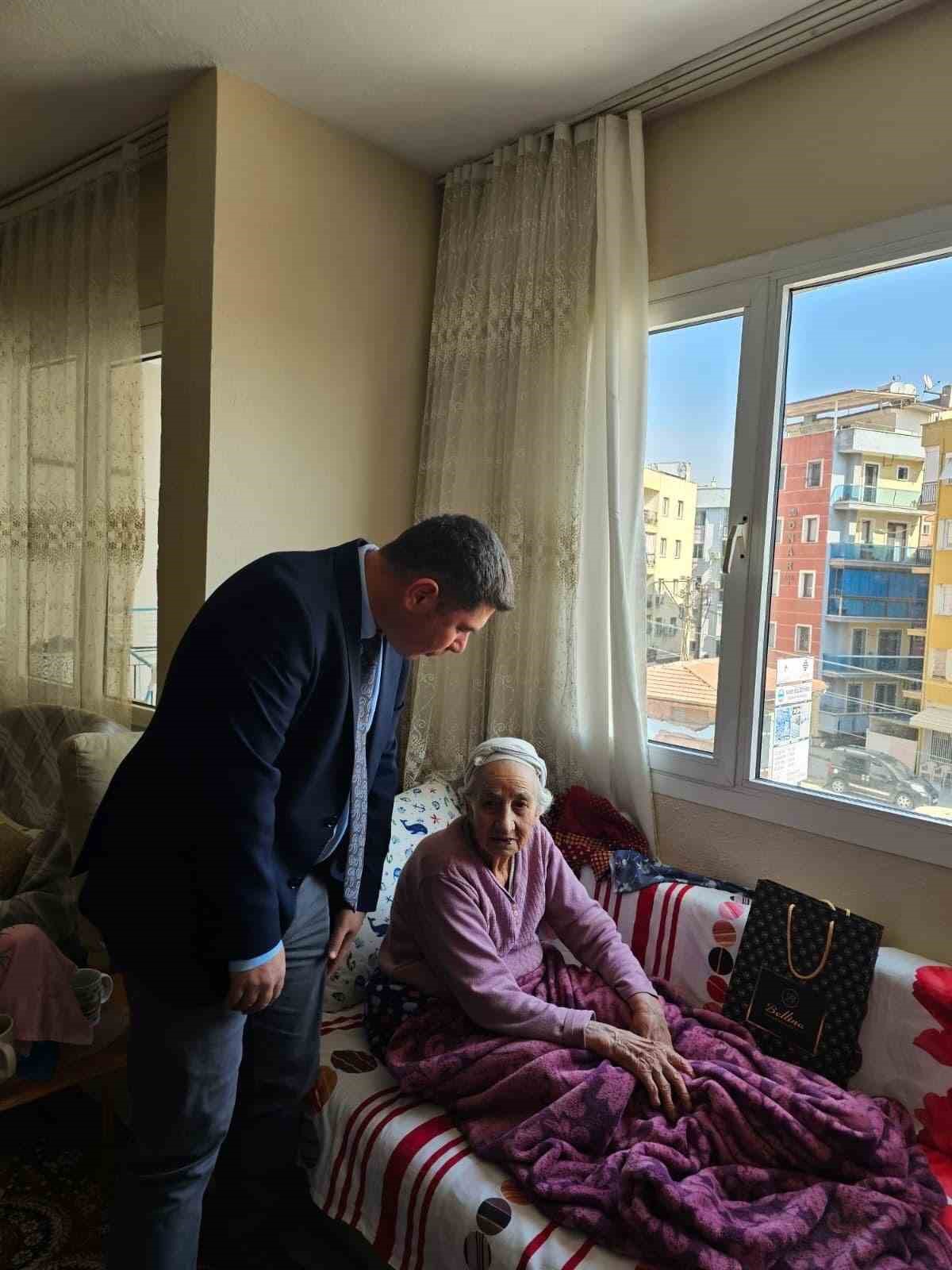 Söke’de yaşlı çınarları ziyaret edip, moral verdiler
