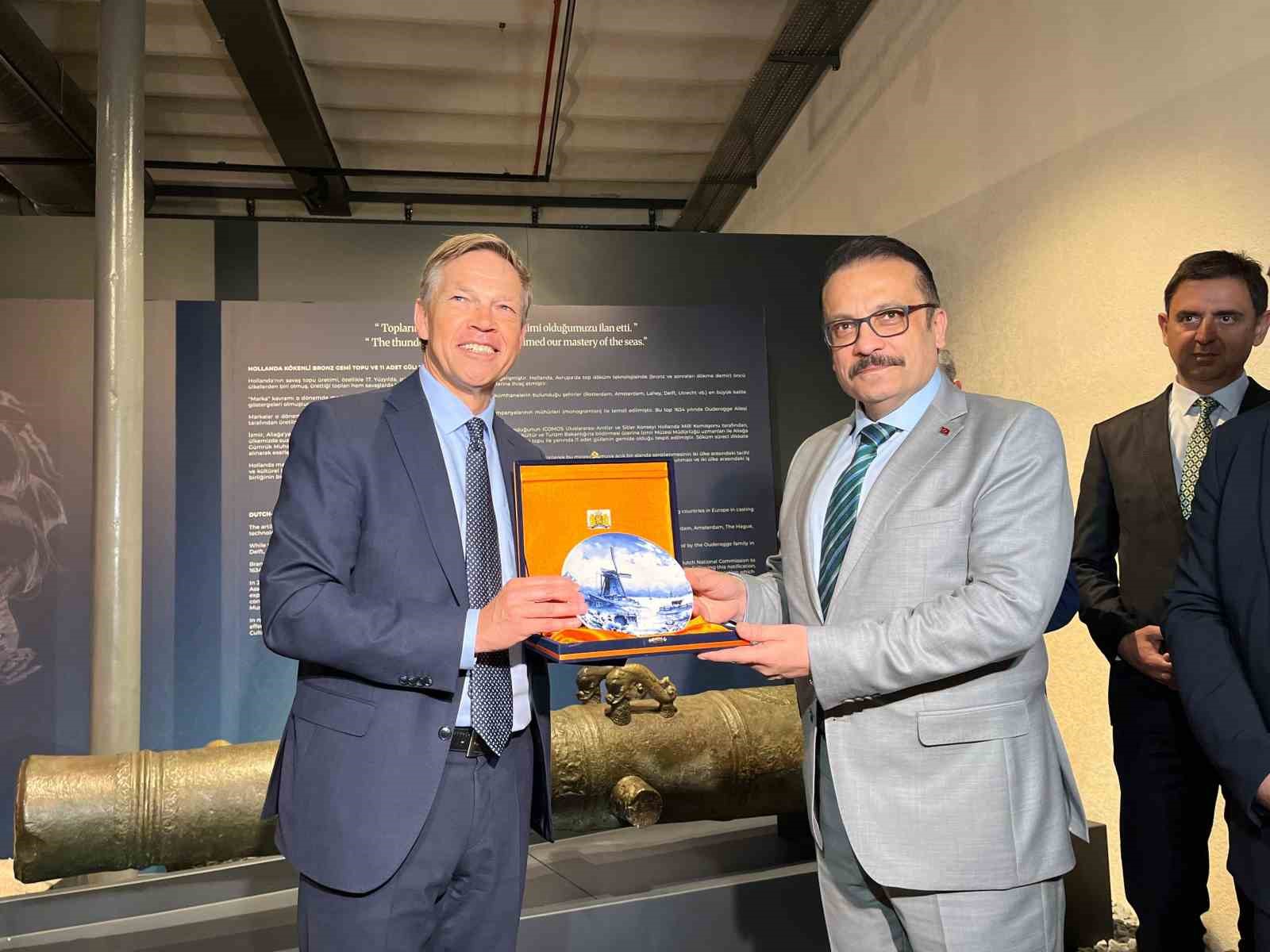 Söküme gelen gemiden 17. yüzyıla ait bronz top çıktı
